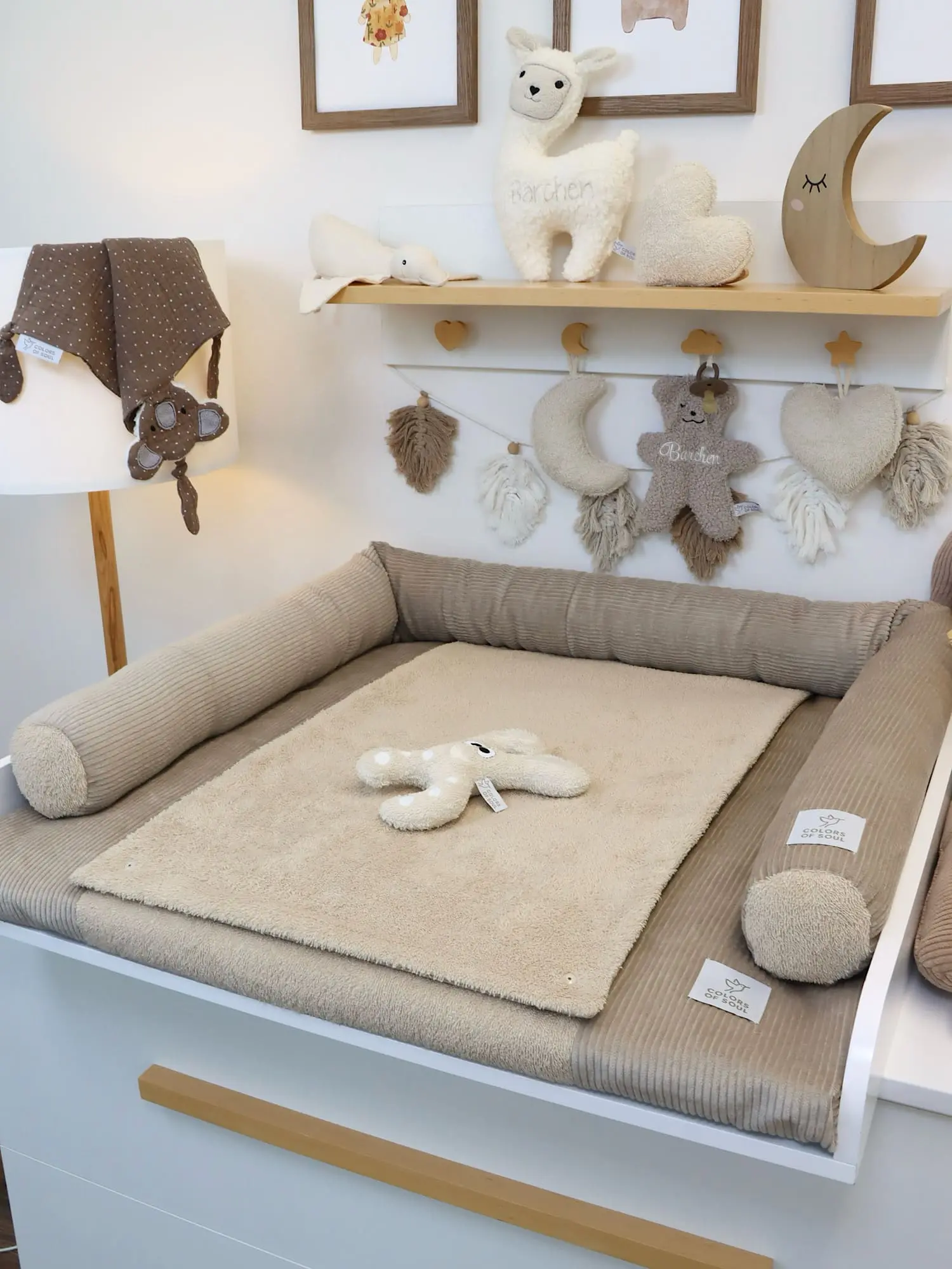 Natürliches Wickelauflagen Set in Beige für moderne Babyzimmer