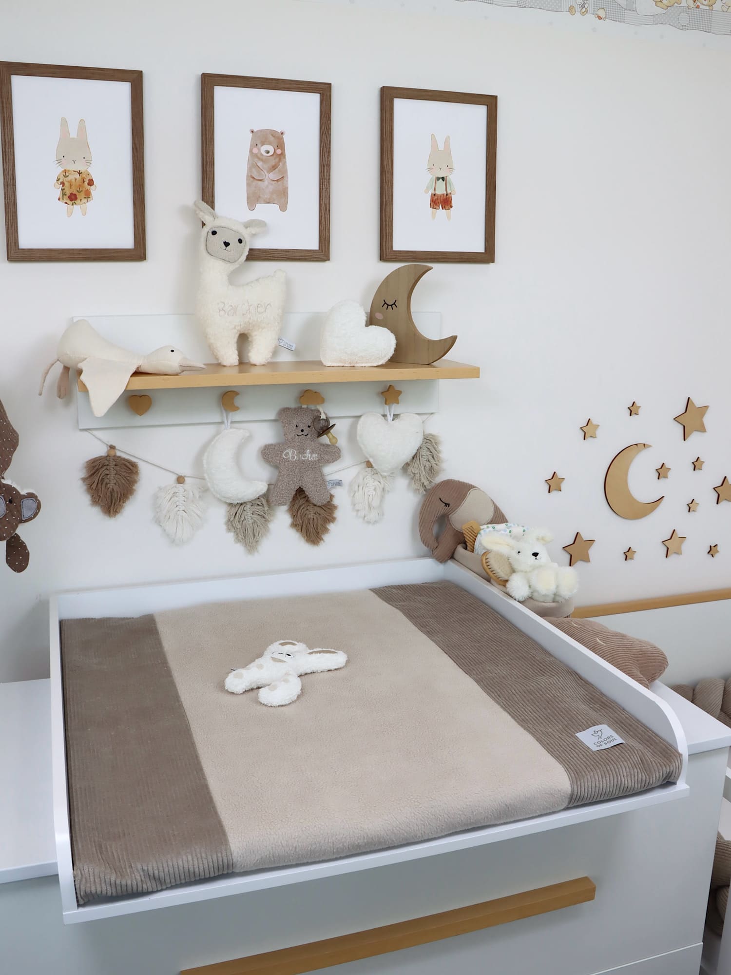 Hochwertige Wickelauflage Cord Beige & Baumwollfleece Beige – natürliches, zeitloses Design im Babyzimmer.