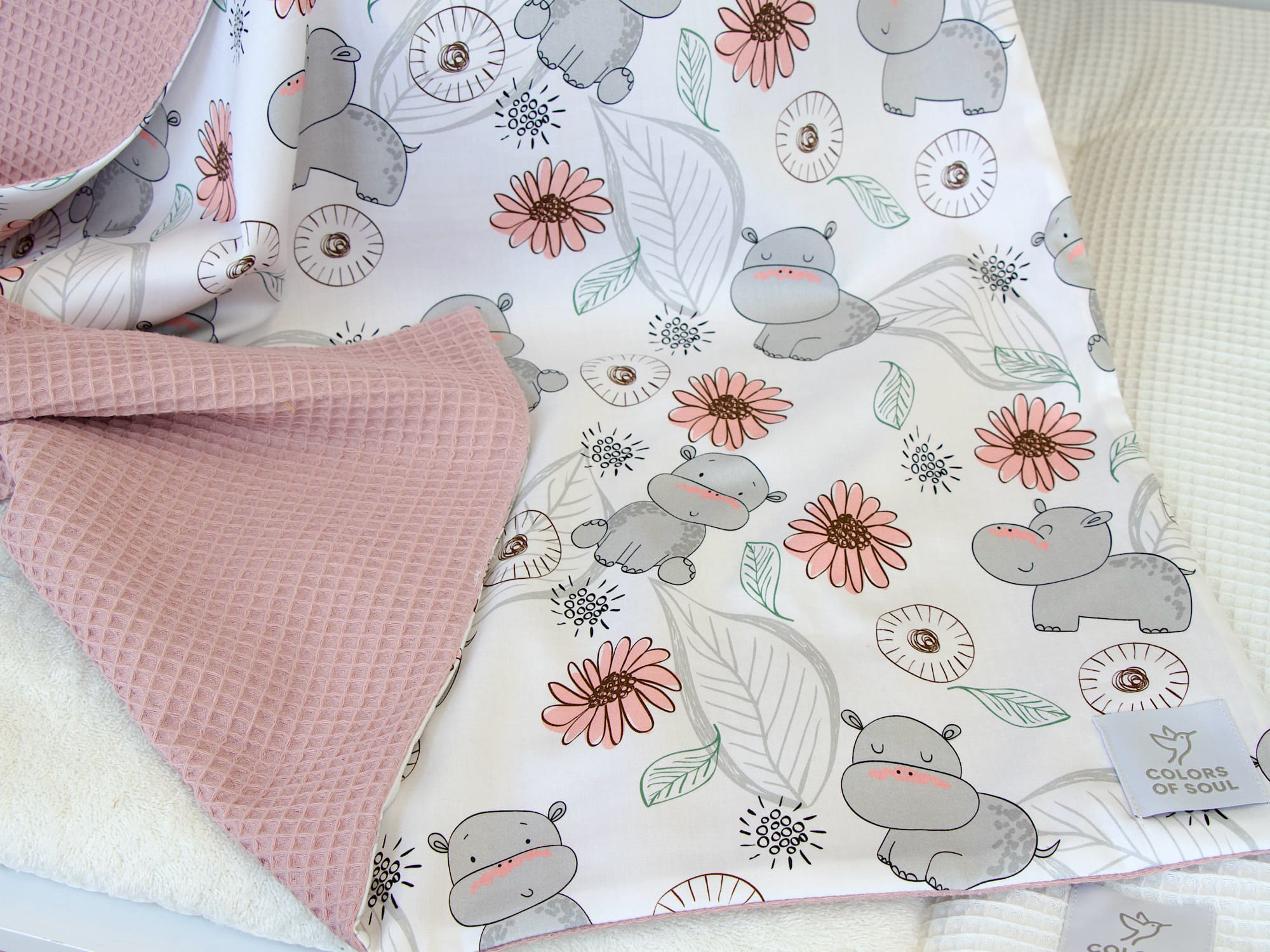 Personalisierte Babydecke - niedliche Nilpferde / Waffelpique altrosa