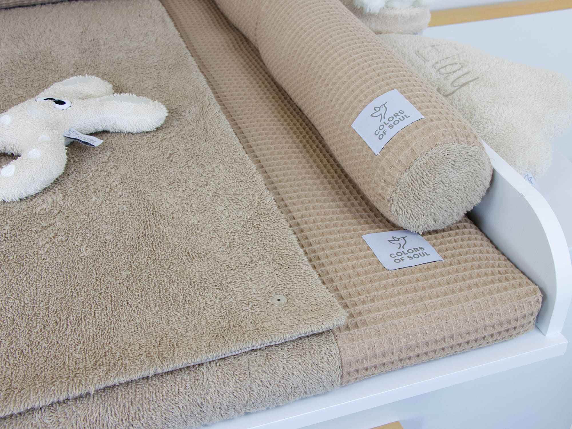 Wickelunterlage Set mit Bettschlange und Wickelauflage Dunkelbeige – hochwertig, handgefertigt und Öko-Tex zertifiziert
