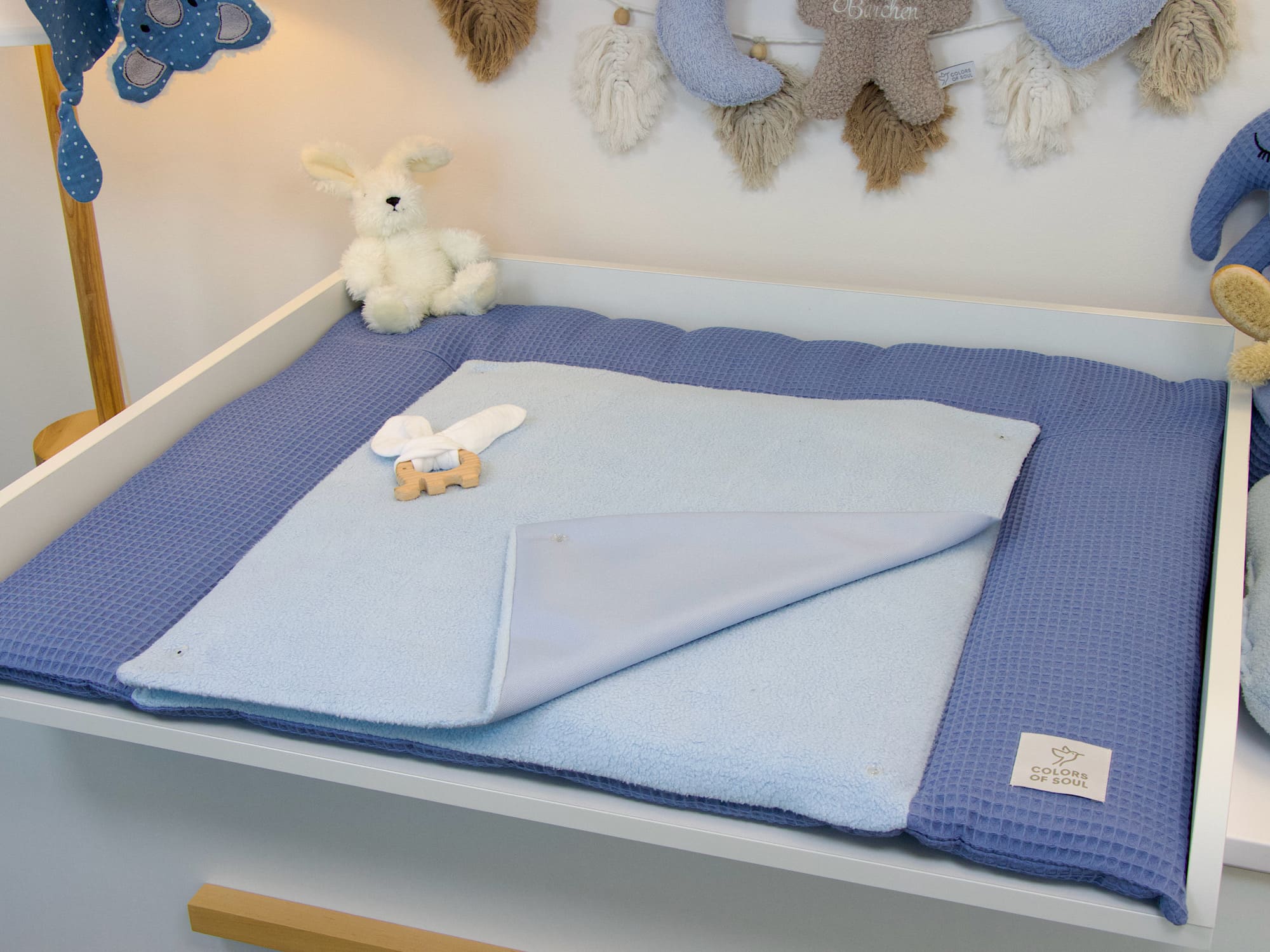 Handgefertigte Wickelauflage aus Waffelpique und Baumwollfleece in Blau