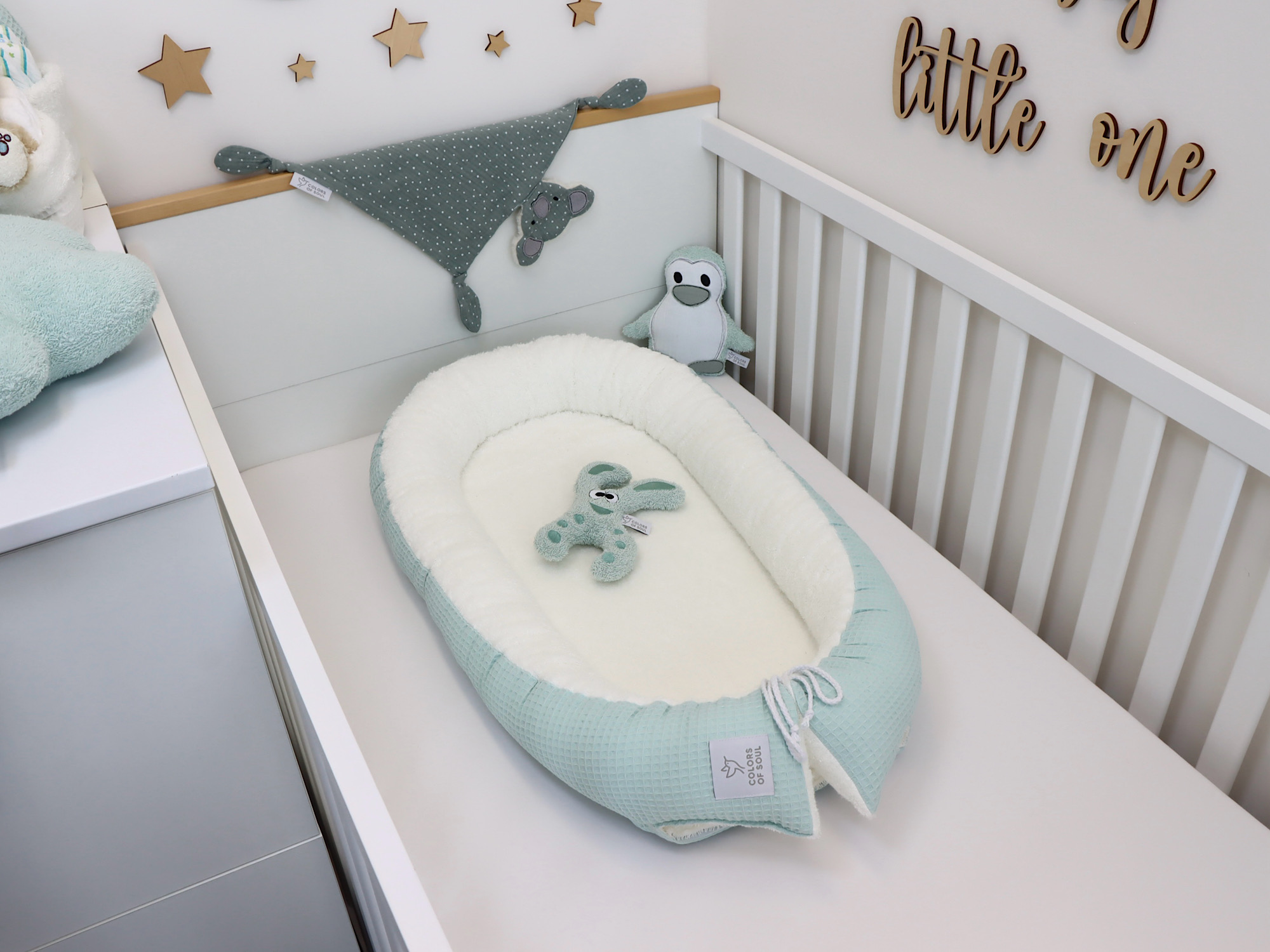 Babyzimmer-Deko mit Babynest Pastellmint – harmonische Farben in Mint und Weiß