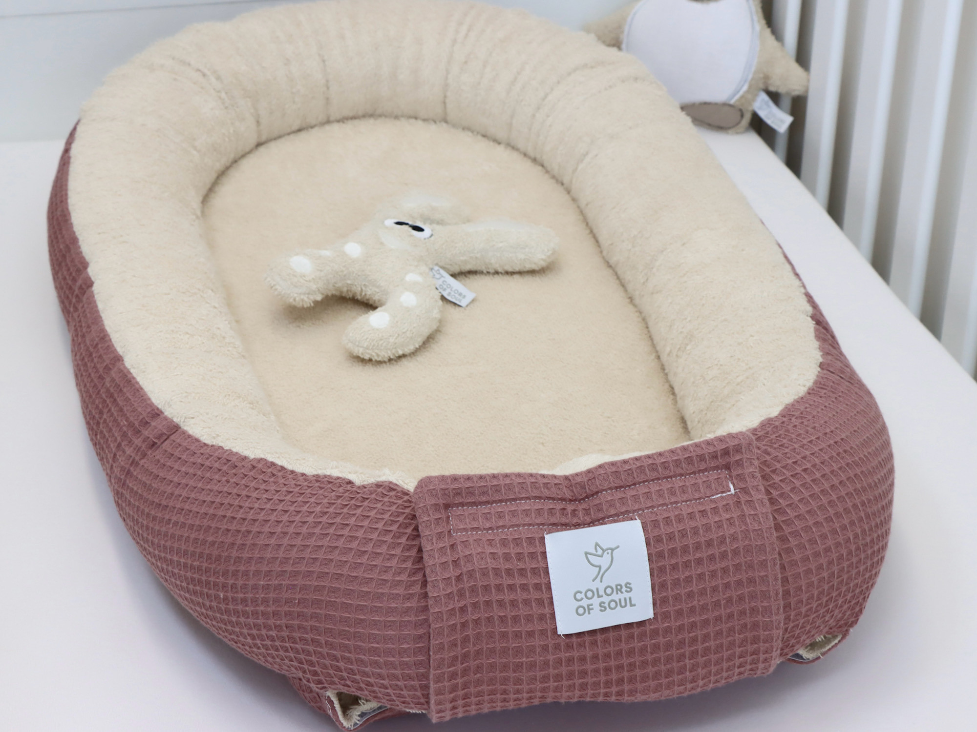 Detail Schlauchkissen Babynest Waffelpique Alte Malve