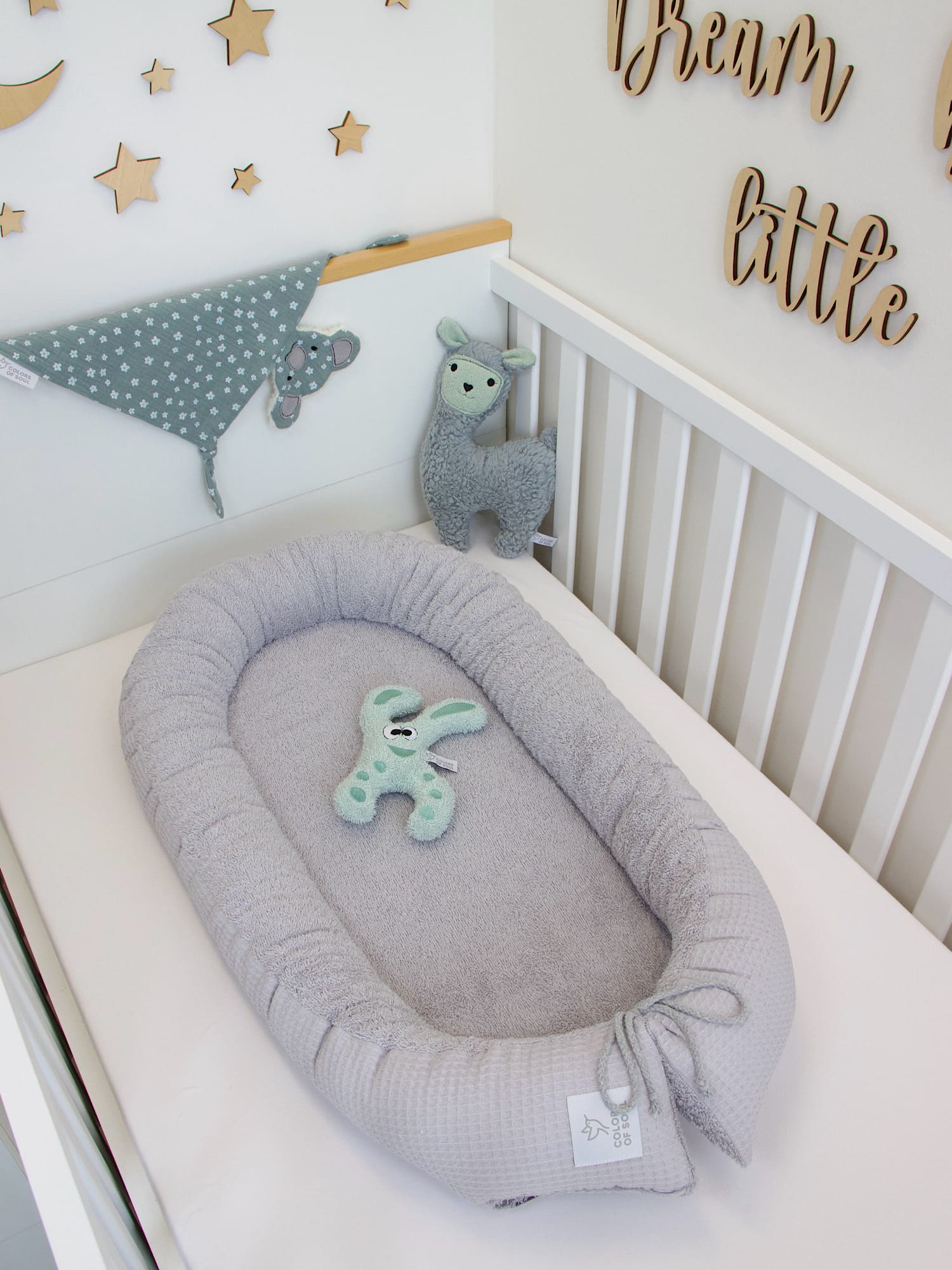 Weiches Babynest Hellgrau – edel, pflegeleicht und langlebig für den Alltag mit Baby