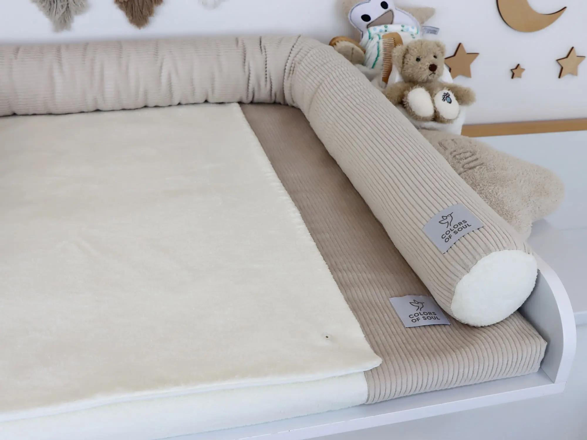 Wickelauflage mit Bezug und klassischer Bettschlange in Cord Light Sand und Baumwollfleece Creme