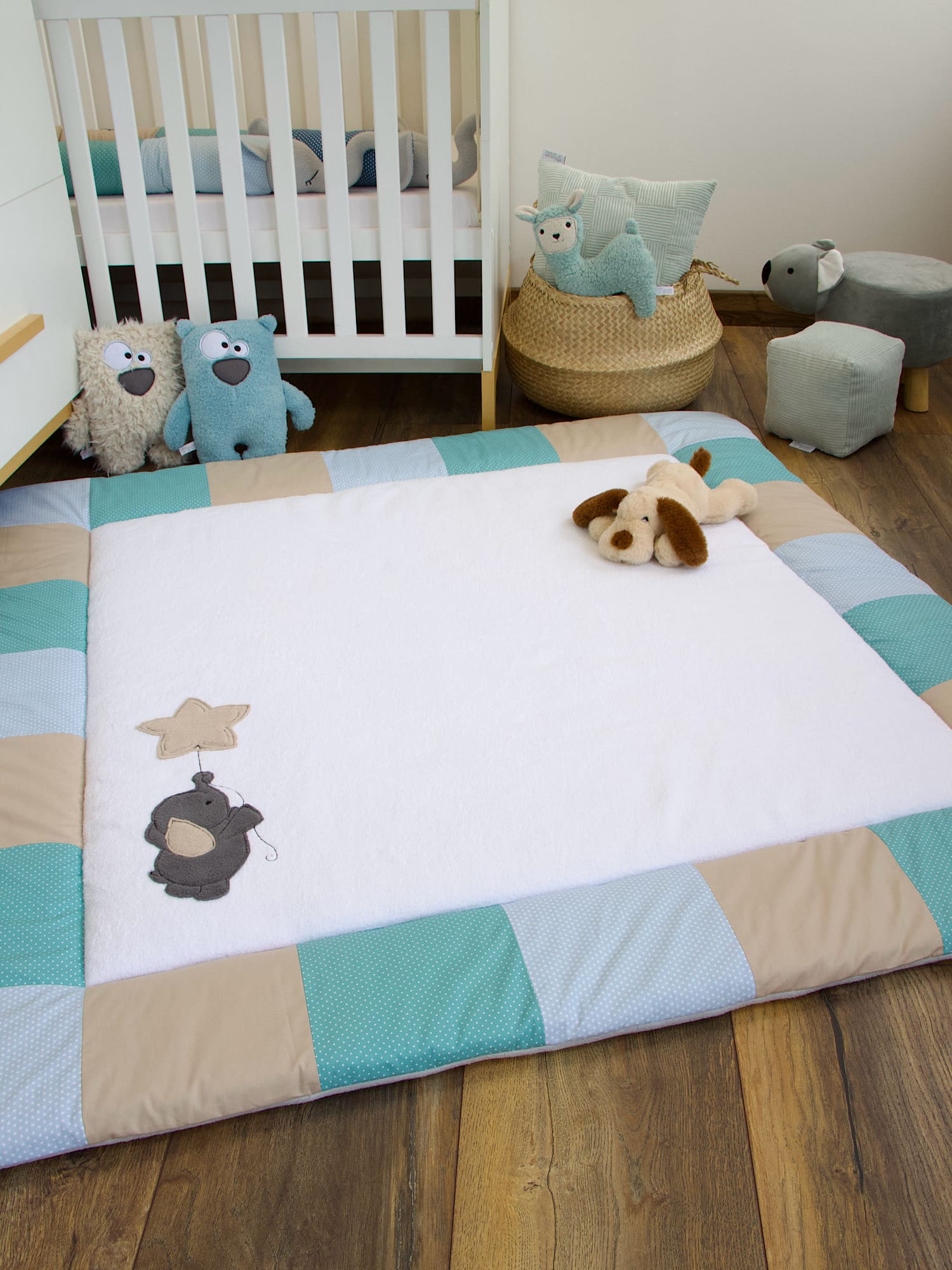 Personalisierte Krabbeldecke mit Elefant mit Luftballon / Baumwollfleece weiß