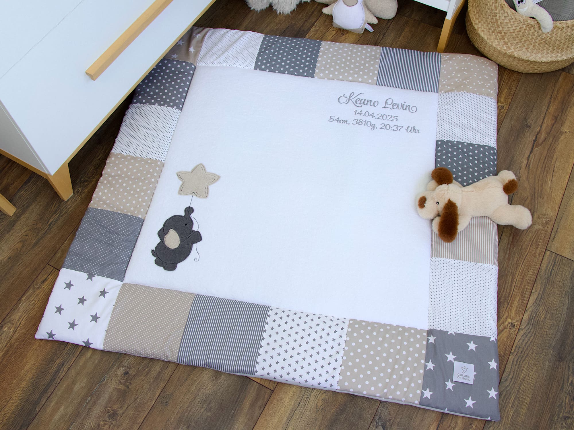 Babydecke mit Elefant und Stern in neutralen Farben – personalisiertes Geschenk zur Geburt