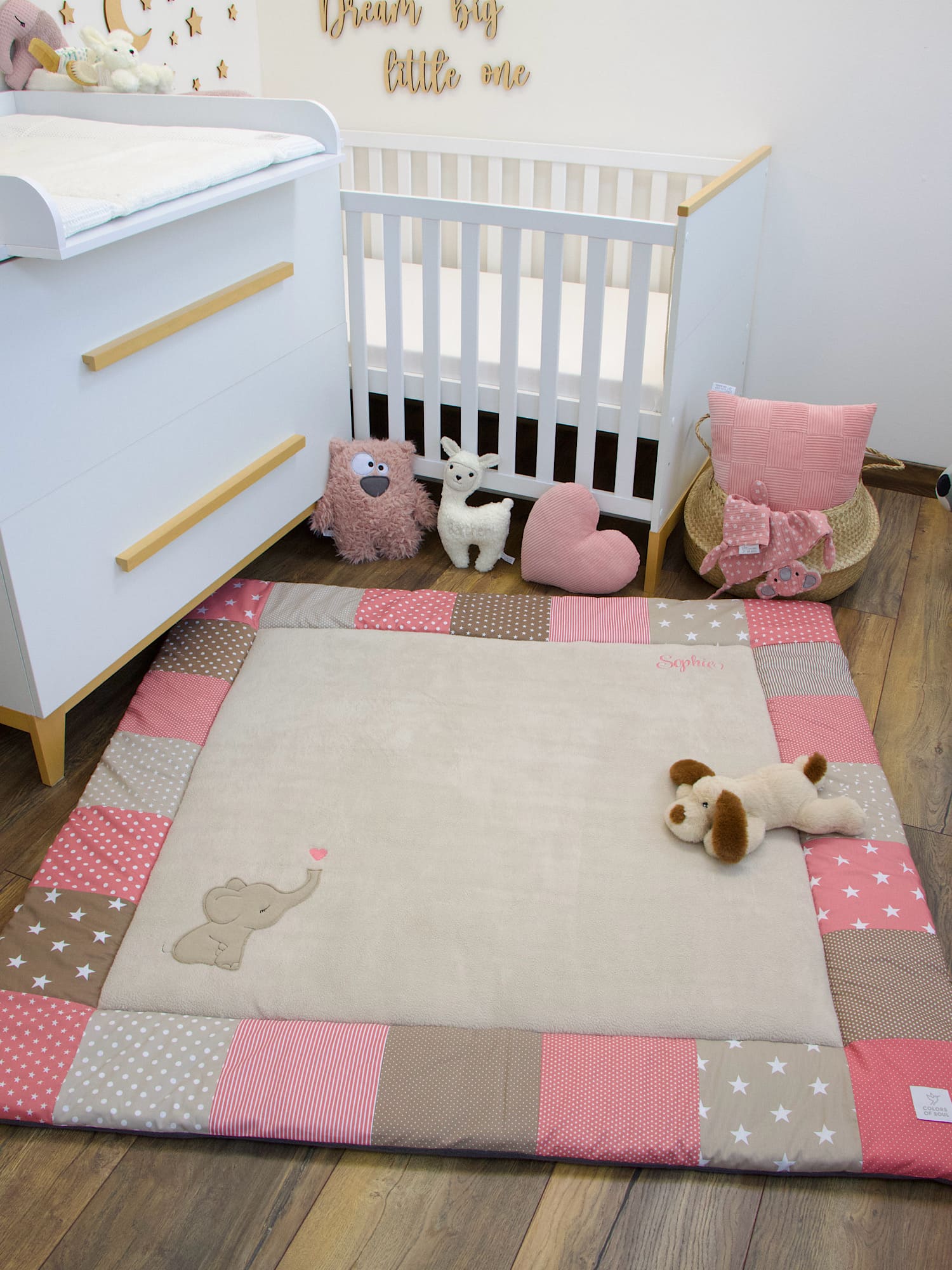Krabbeldecke Baby Patchwork Sand Beige Blush – Liegefläche mit Elefant und Herzdetail