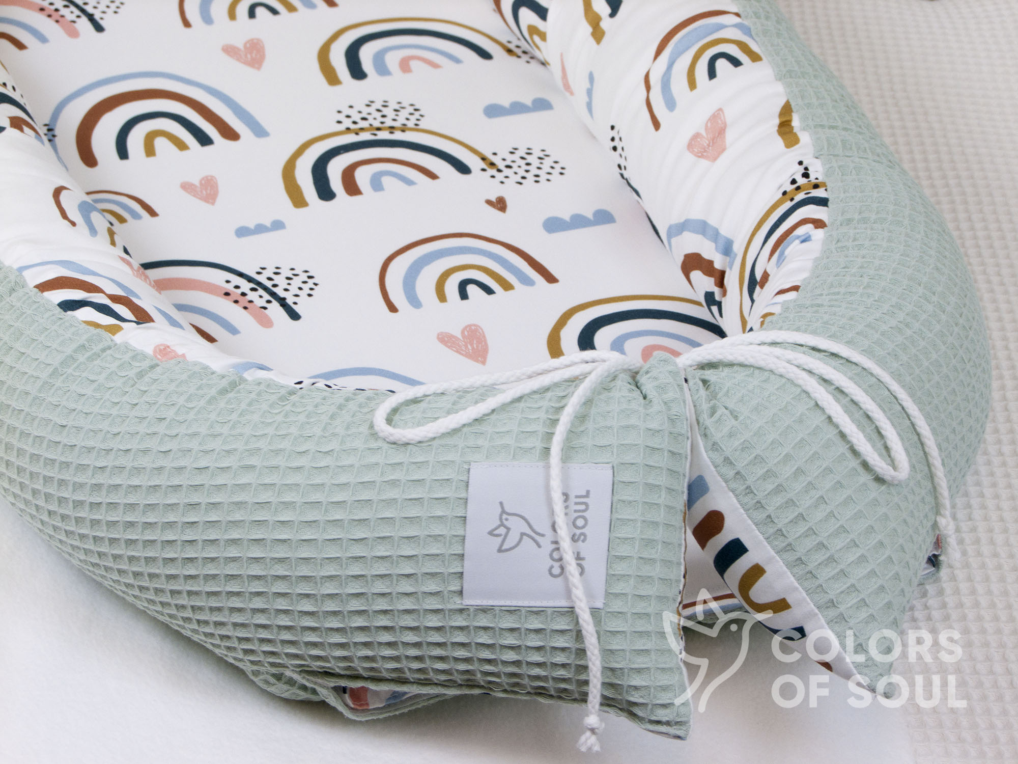 Babynestchen - Regenbogen und Herzen / Waffelpique hellmint
