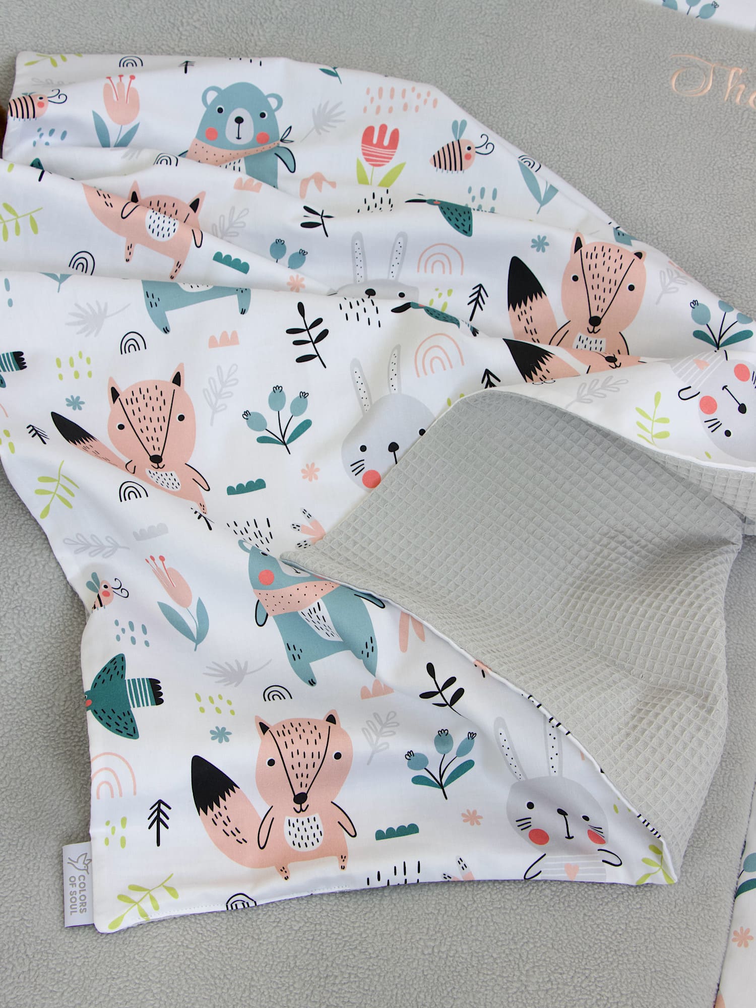 Personalisierte Babydecke - pastell Waldtiere / Waffelpique hellgrau