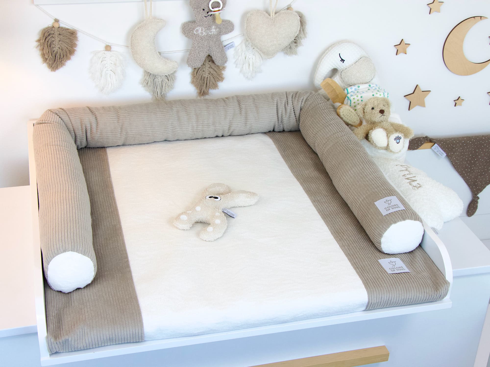 Wickelplatz Set in Beige Creme für natürliche Babyzimmer