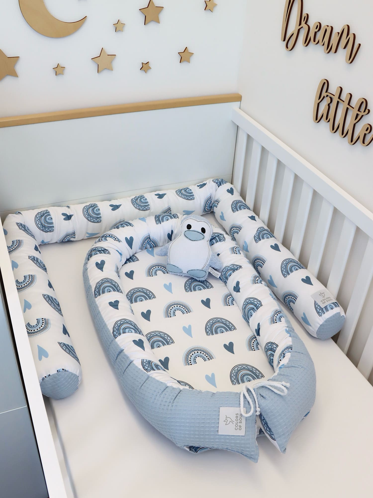 Wickelauflage mit Bettschlange und Babynest - Regenbogen und Herzen blau / Waffelpique Hellblau
