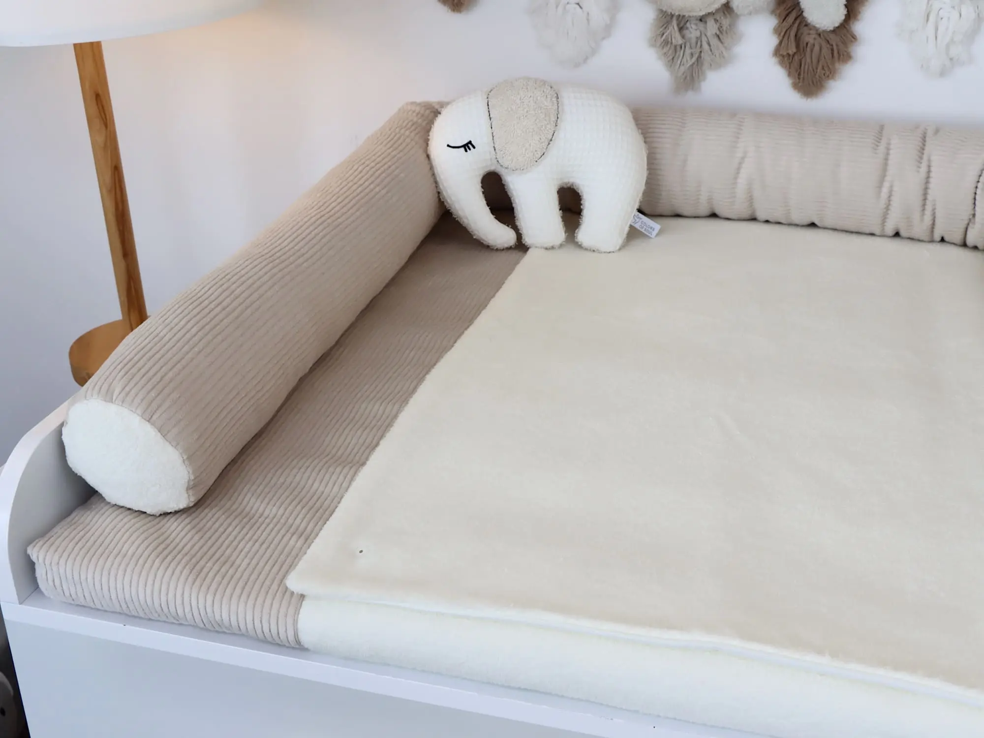 Wickelauflage mit weicher Umrandung in heller Light Sand Creme Farbkombination