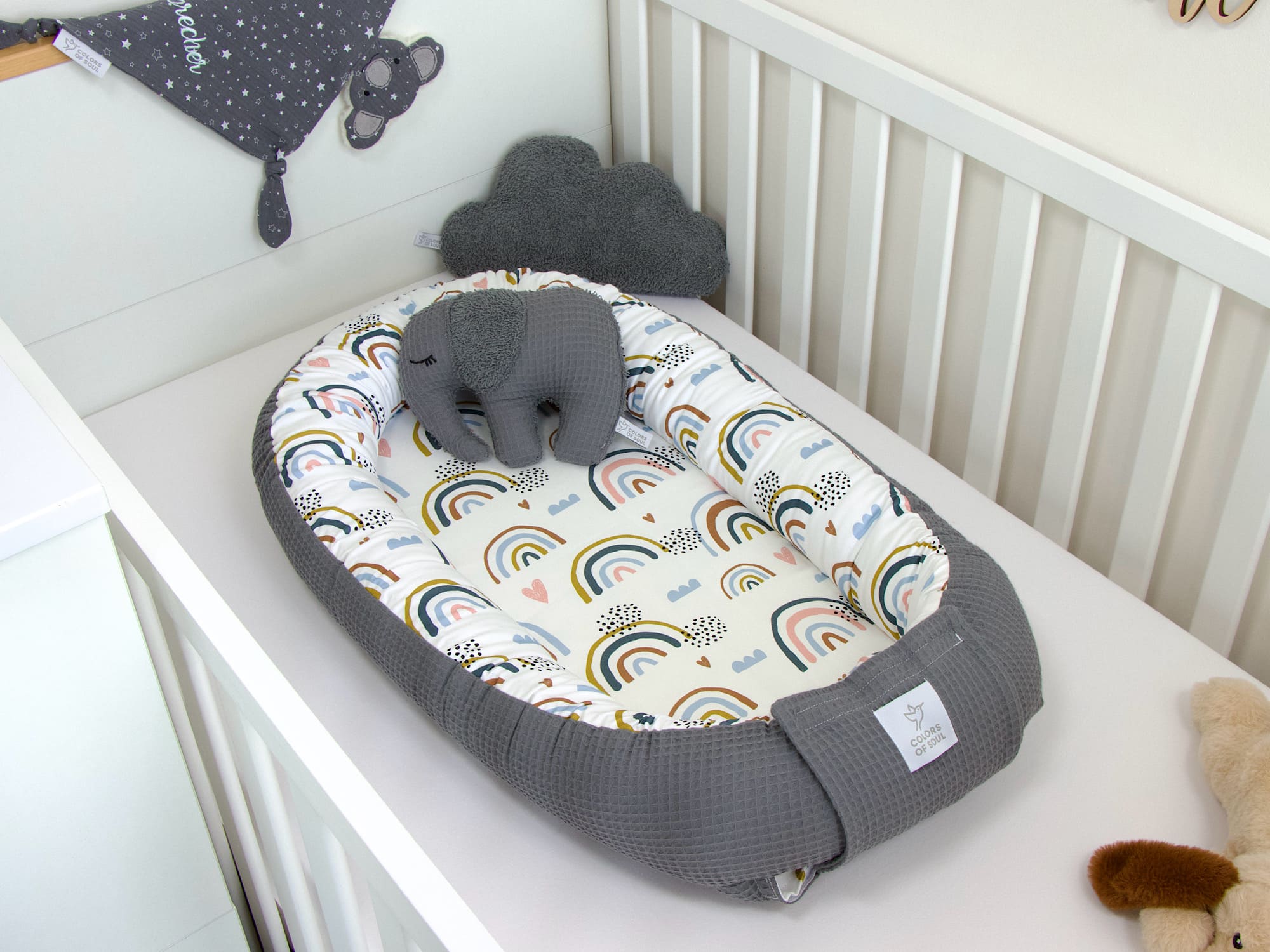 Babynestchen Regenbogen und Herzen / Waffelpique steingrau