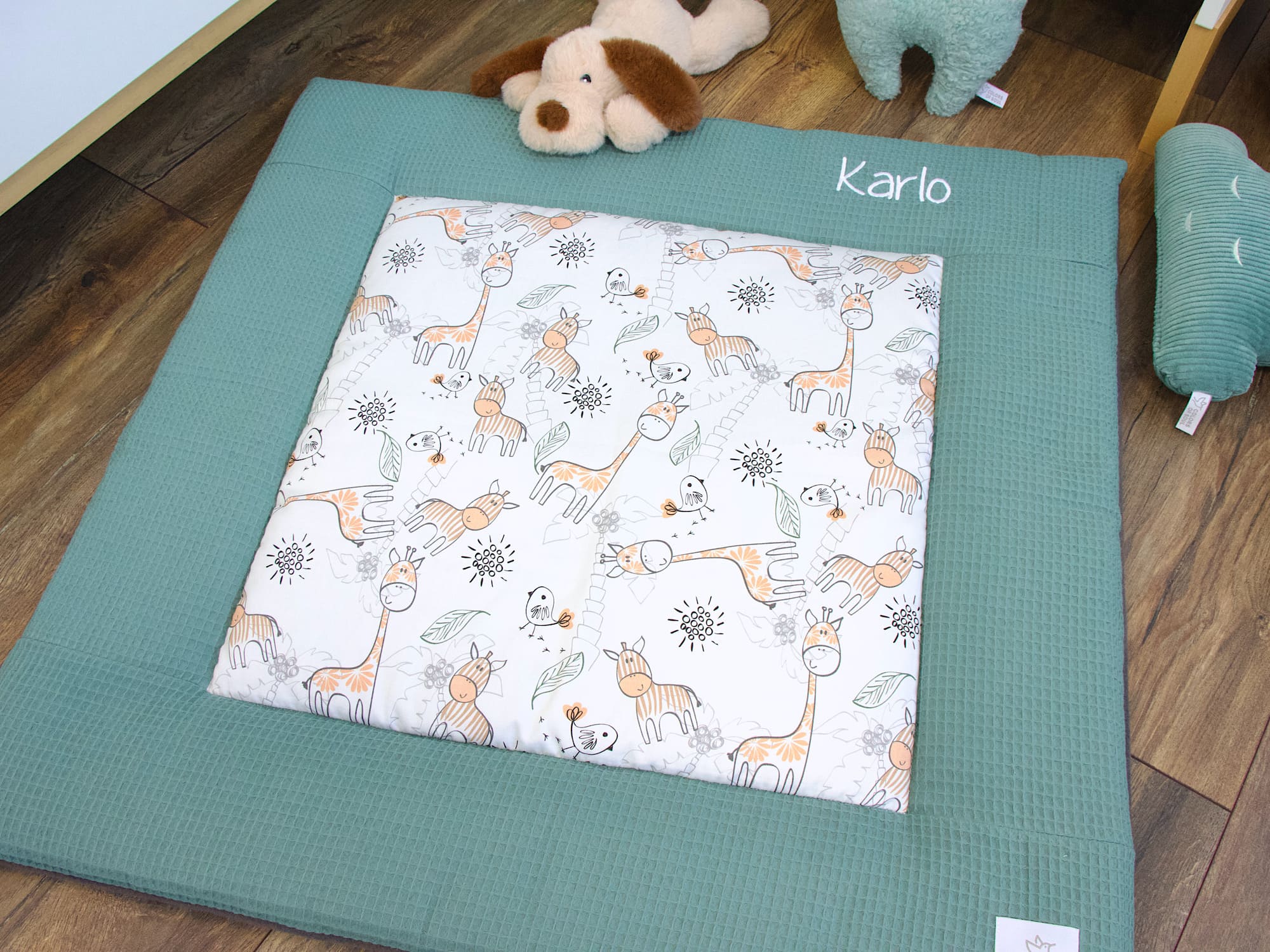 Krabbeldecke - Giraffe und Zebra / Waffelpique altgrün