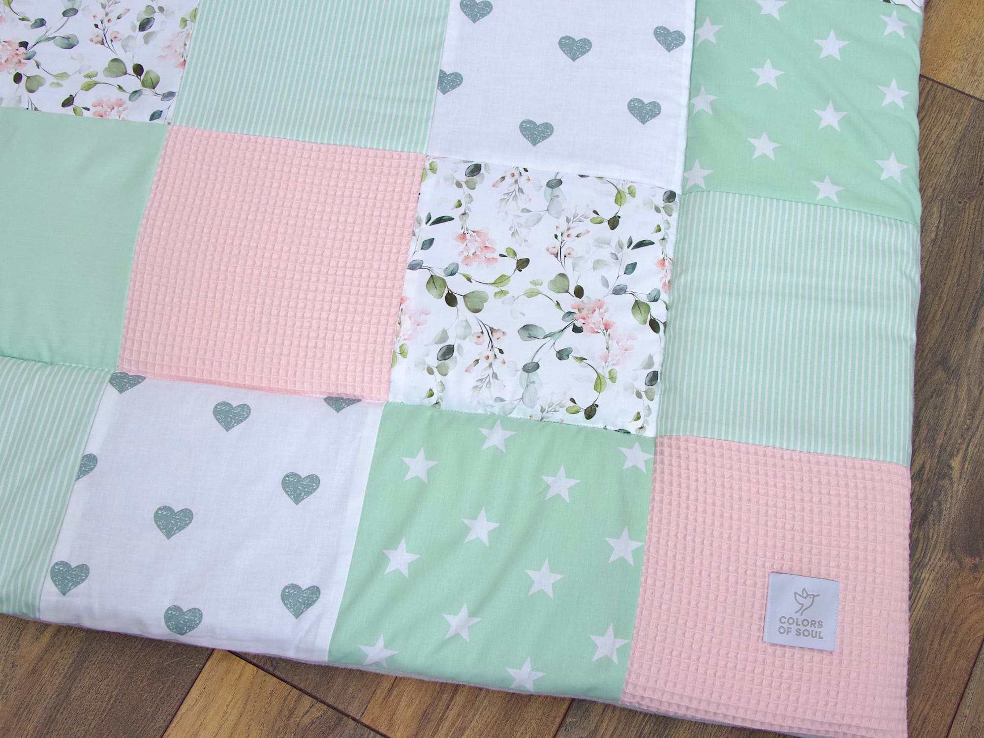 Patchwork Krabbeldecke - Gartenblumen rosa / Waffelpique hellrosa / mint