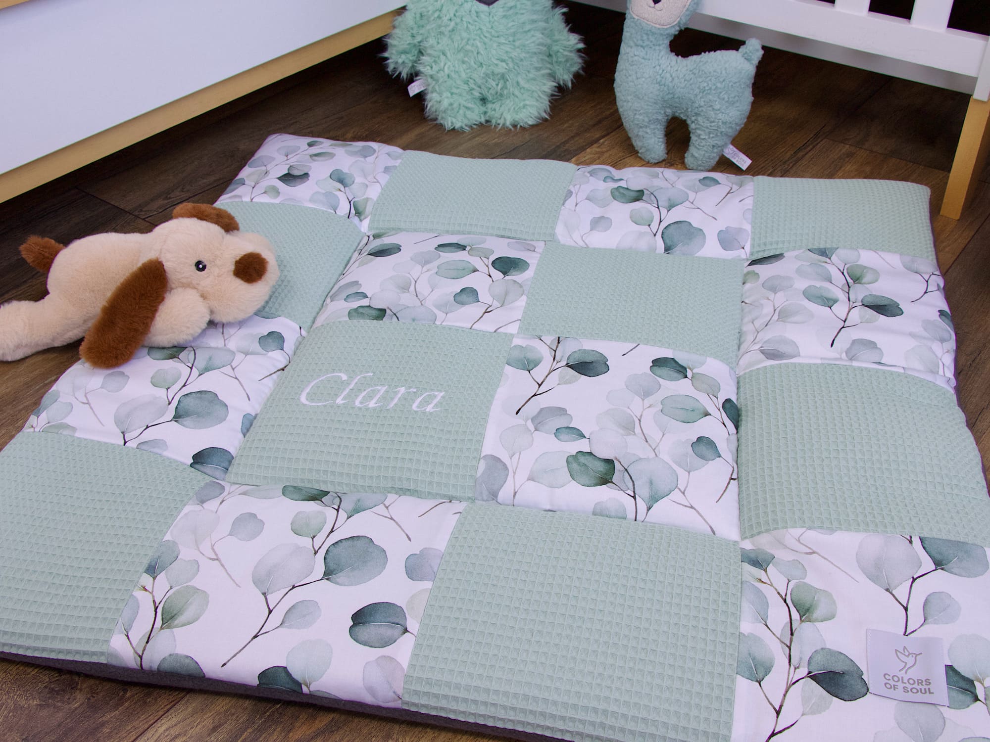Krabbeldecke Patchwork personalisiert - Waffelpique hellmint / Silberdollar-Eukalyptus Aquarell