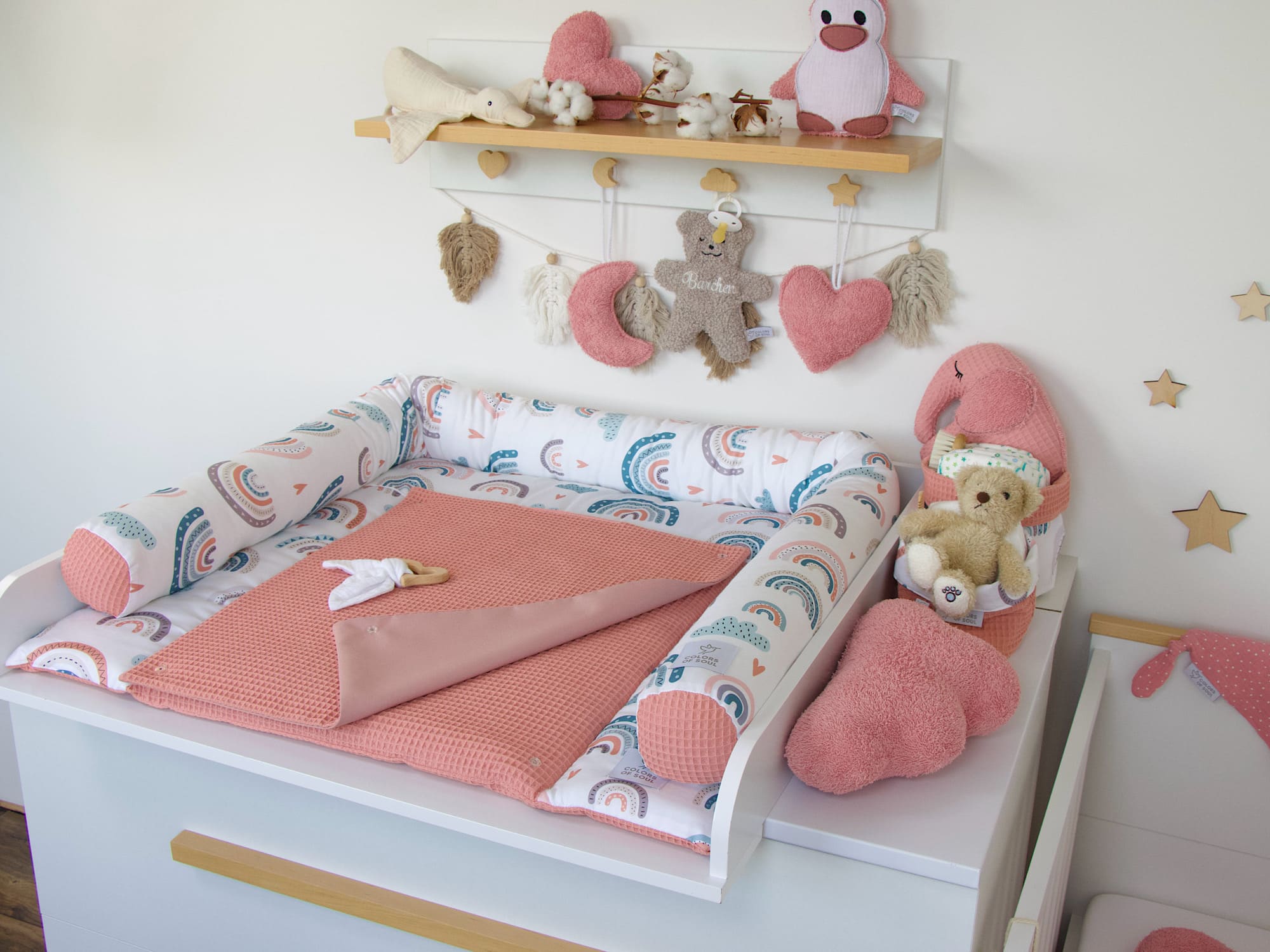 2-er SET - Wickelauflage, Bettschlange - pastell Regenbogen und Herzen / Waffelpique blush