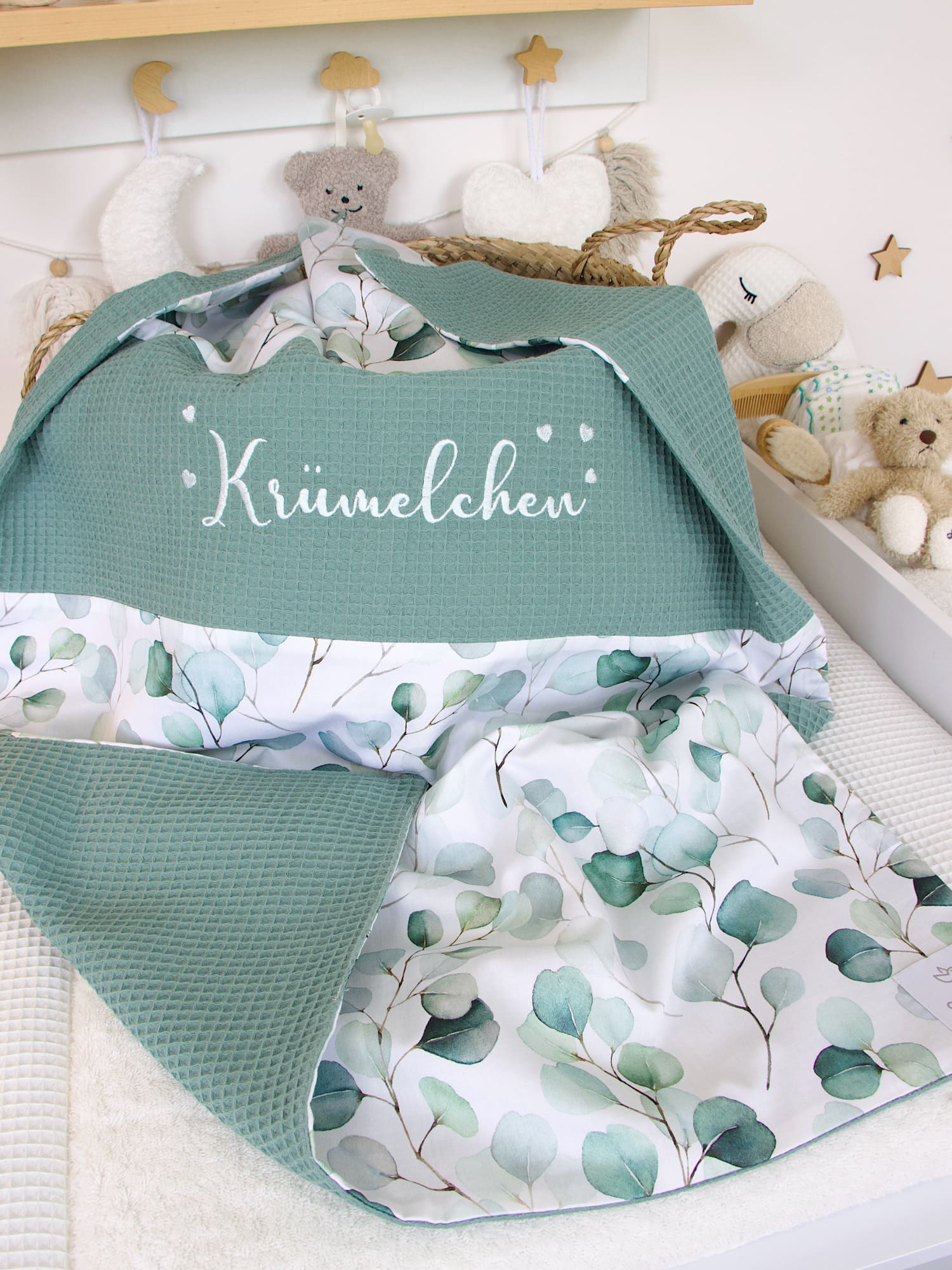 Babydecke personalisiert - Silberdollar-Eukalyptus / Waffelpique altgrün