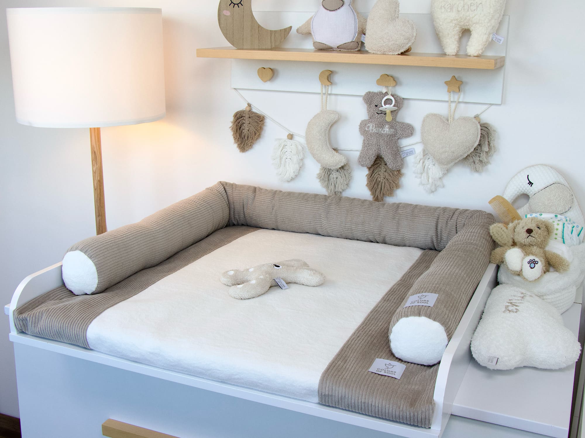 Handgefertigtes Wickelset in Beige und Creme mit runder Bettschlange