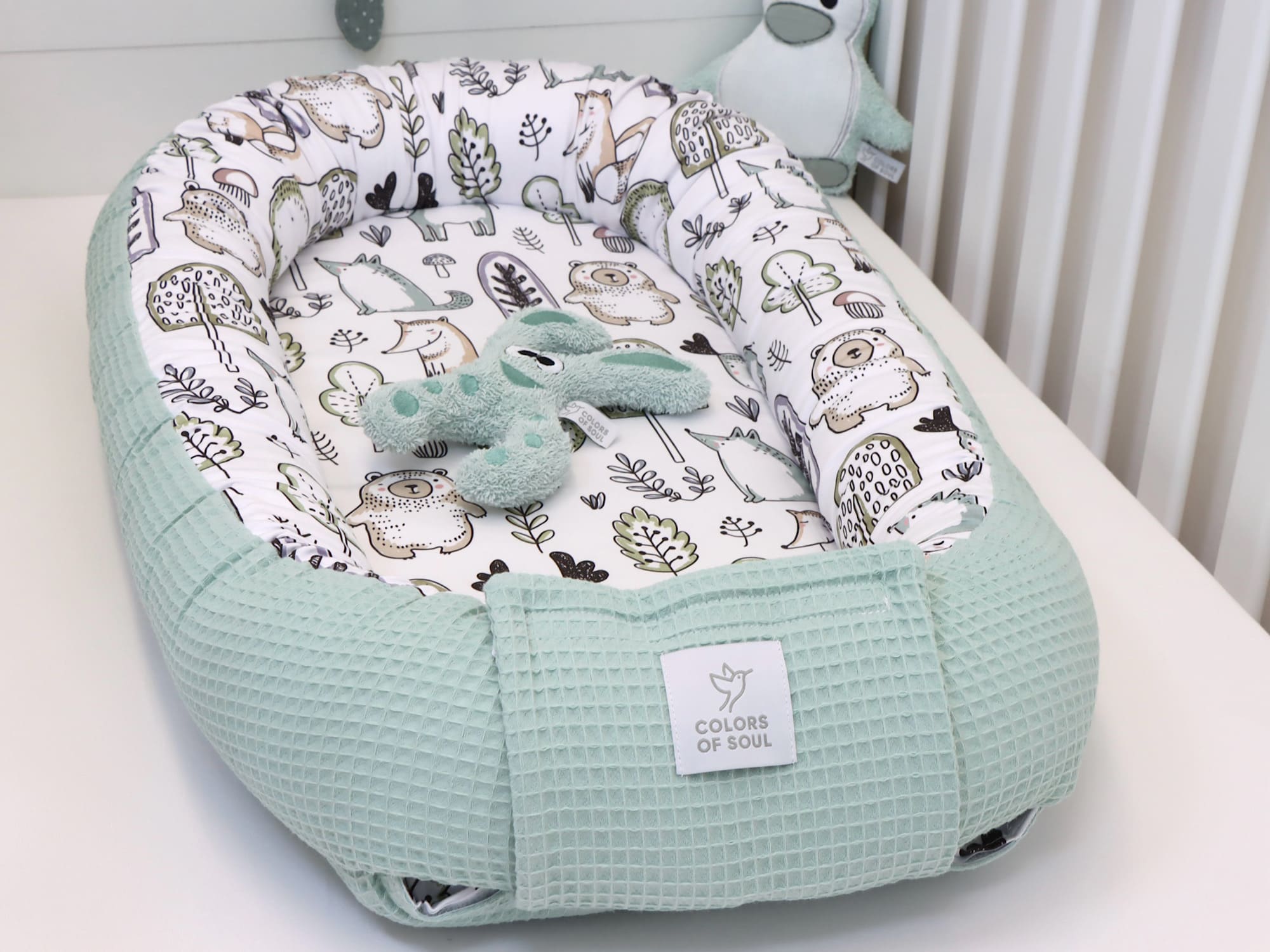 Babynestchen aus Baumwolle im skandinavischen Stil – Hellmint & Naturmotive