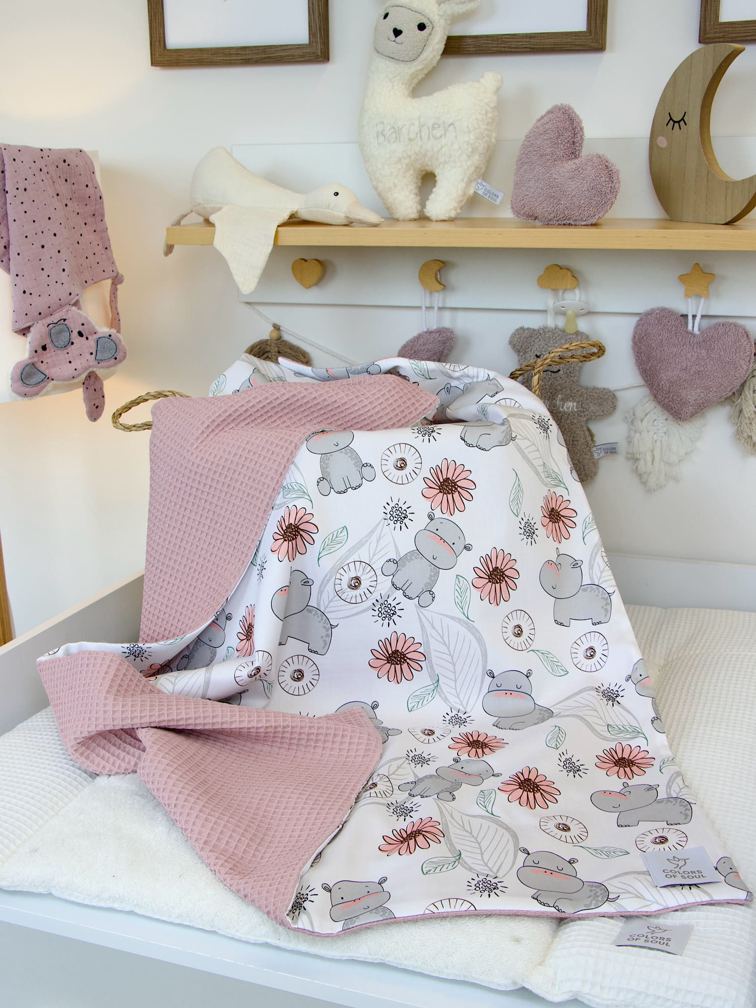 Personalisierte Babydecke - niedliche Nilpferde / Waffelpique altrosa