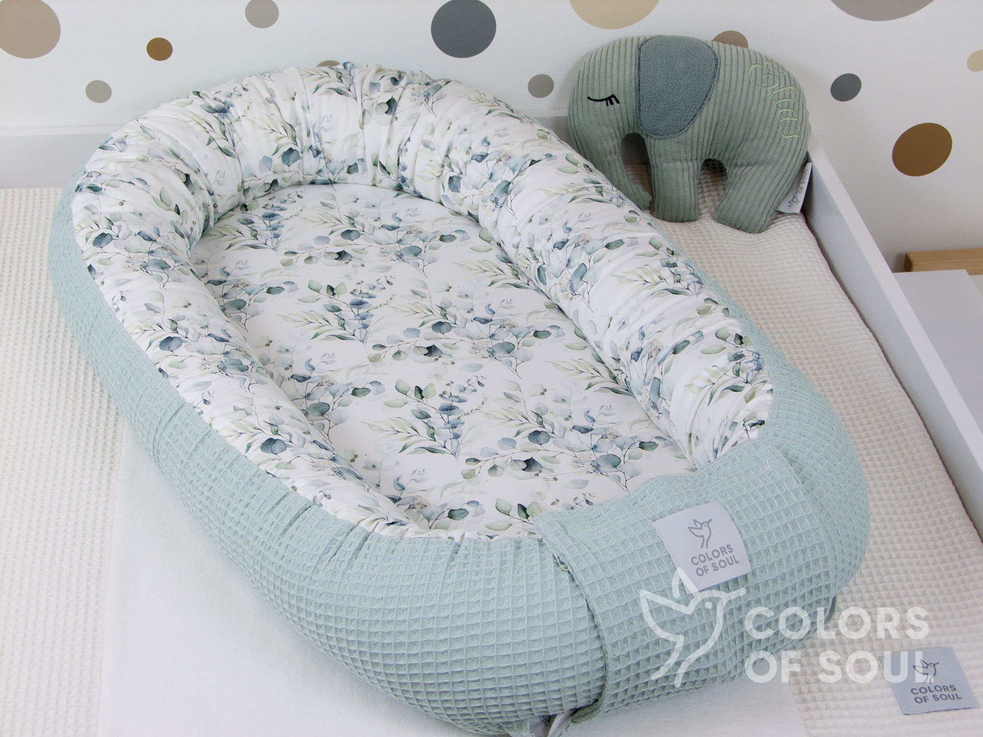 Babynestchen Eukalyptus – Blätter und Zweige / Waffelpique pastelmint für das Babyzimmer