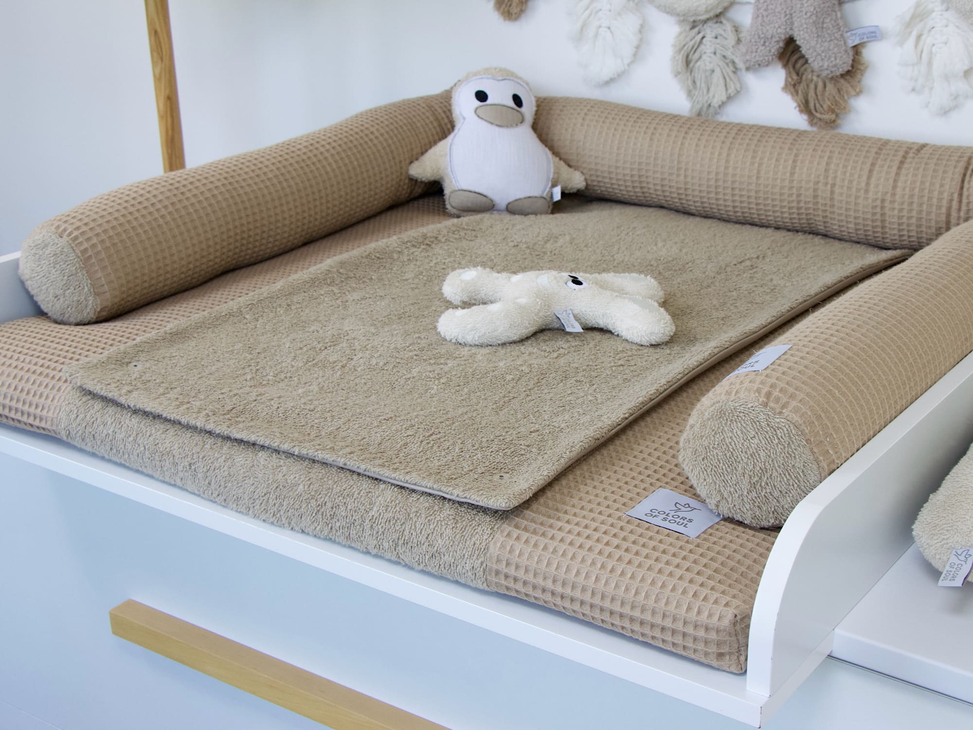 Wickelauflage mit Inlett und abnehmbarem Bezug – handgemacht aus Frottee & Waffelpique Dunkelbeige für stilvolle Geborgenheit.