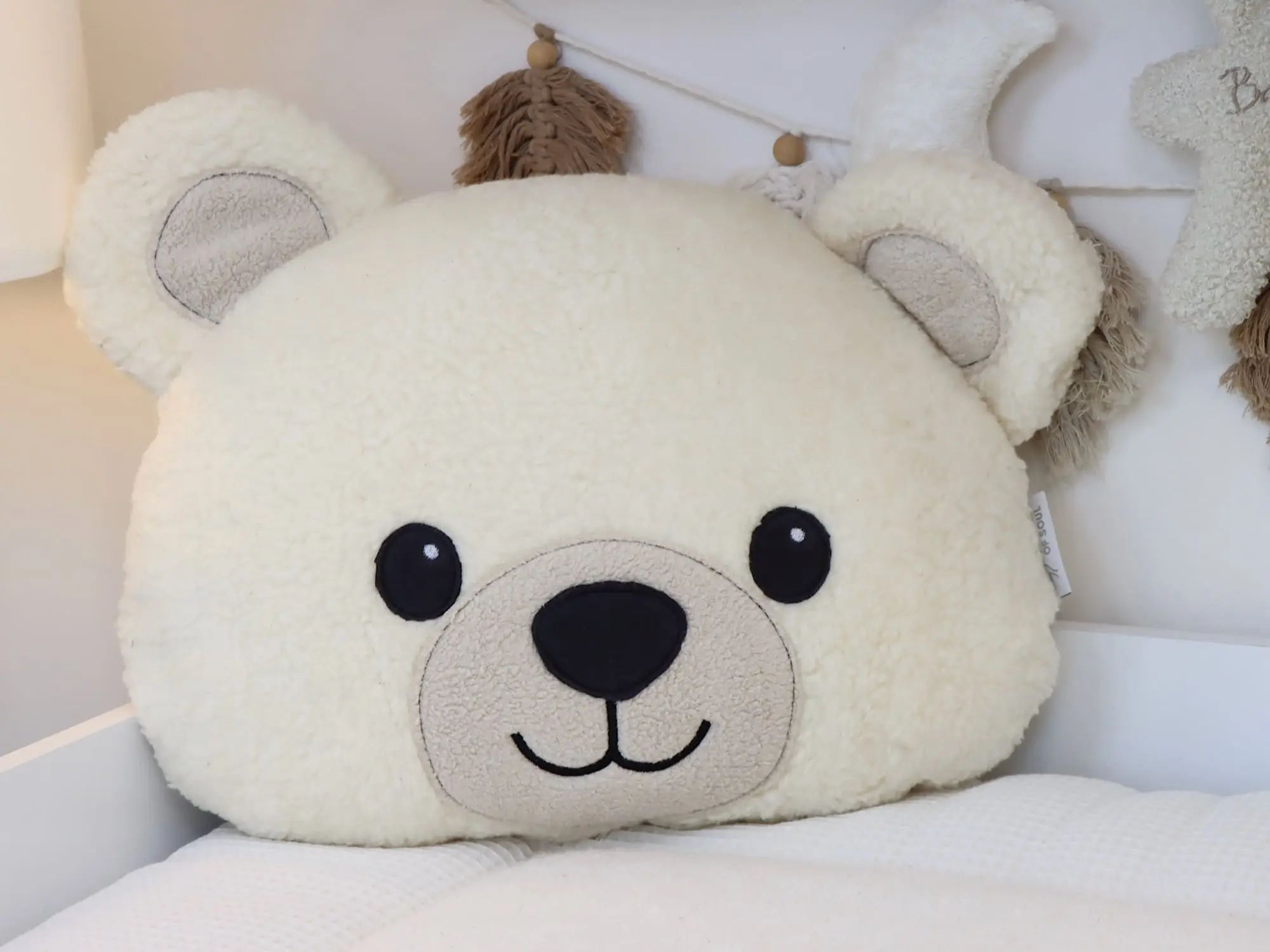 Kuschelkissen Bär aus Teddyplüsch Creme mit Namen