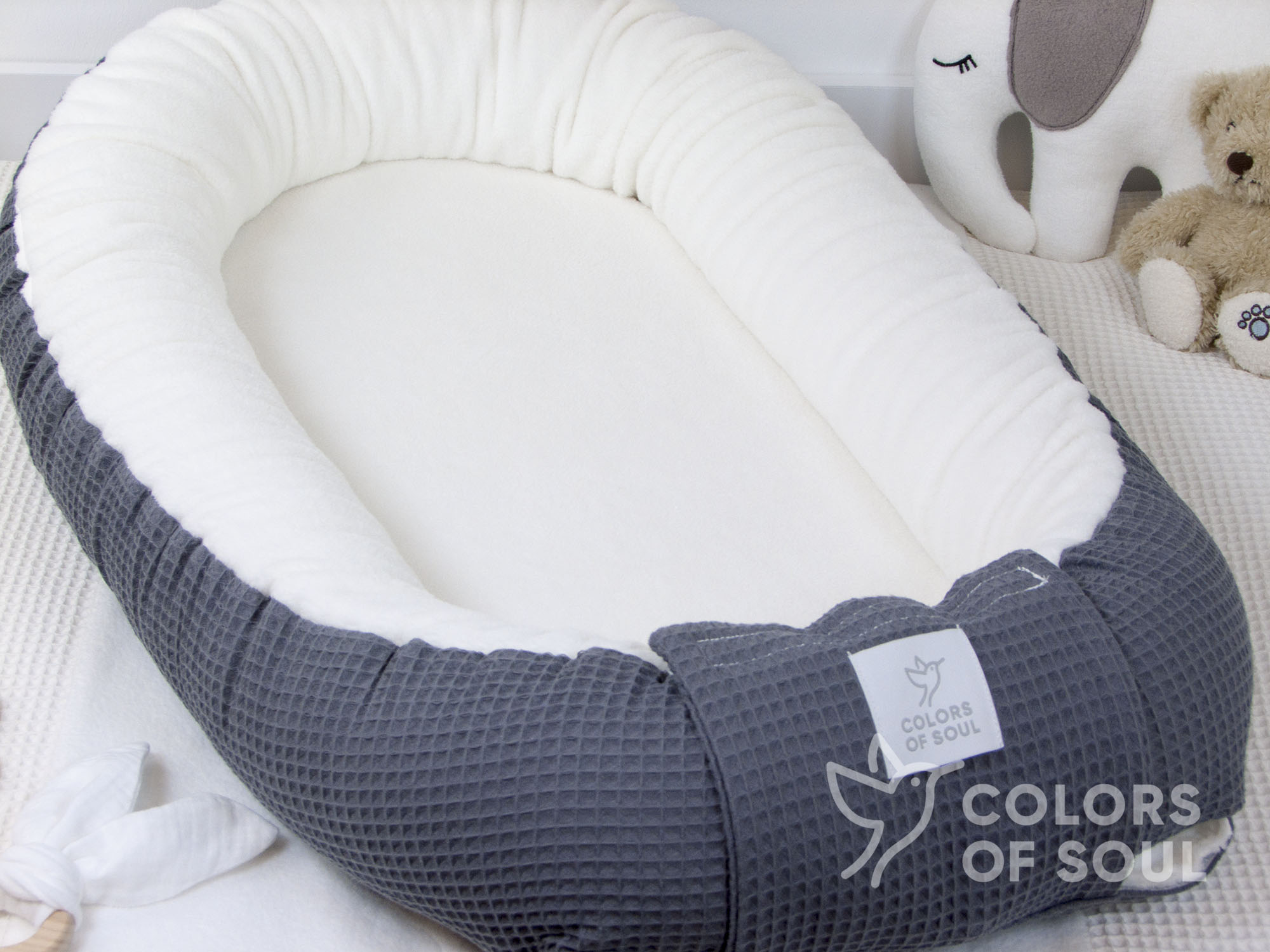 Babynestchen Waffelpique steingrau / Baumwollfleece creme für das Babyzimmer
