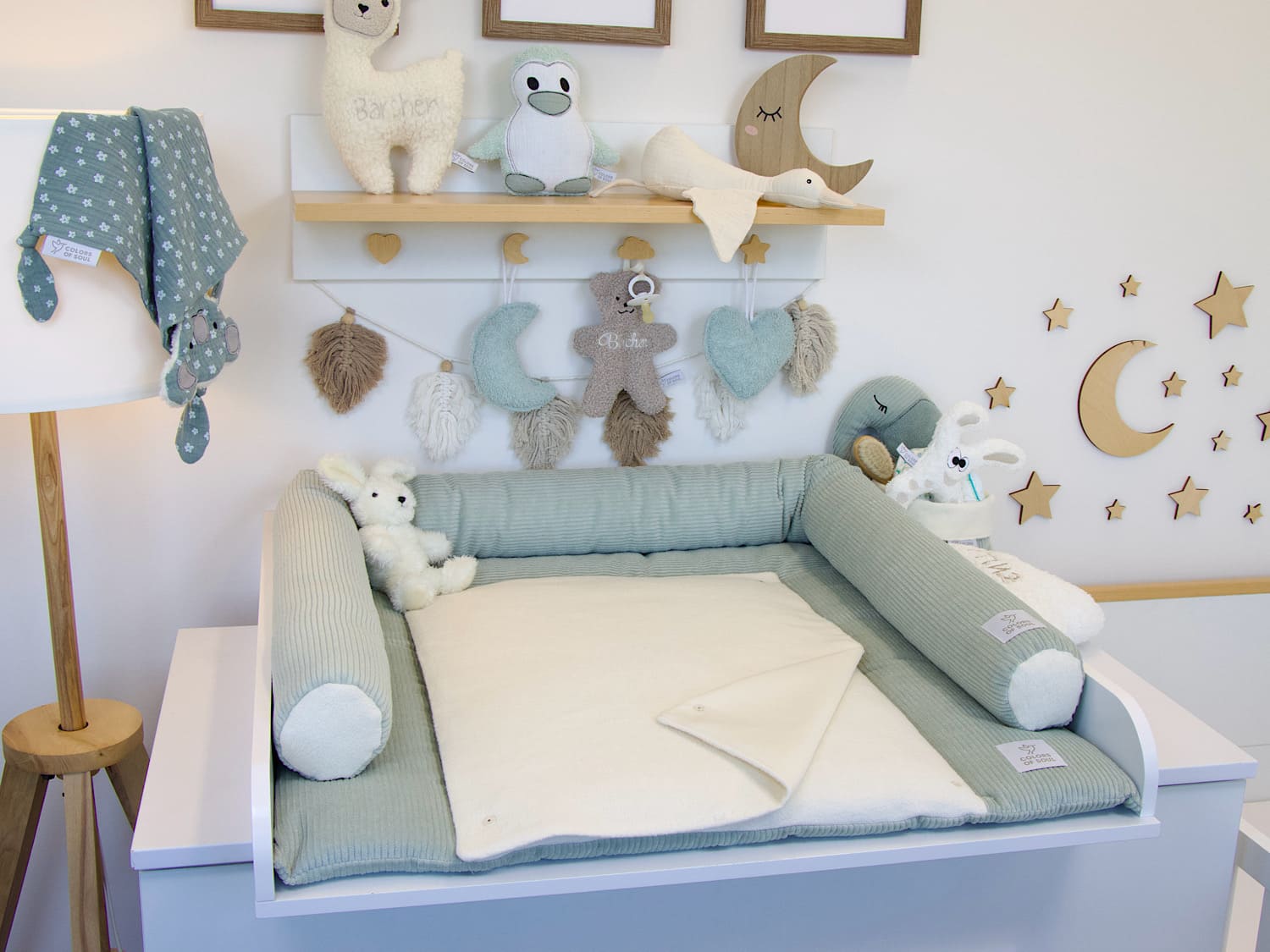 Handgefertigtes 3er Baby Set für Wickelkommode und Babybett
