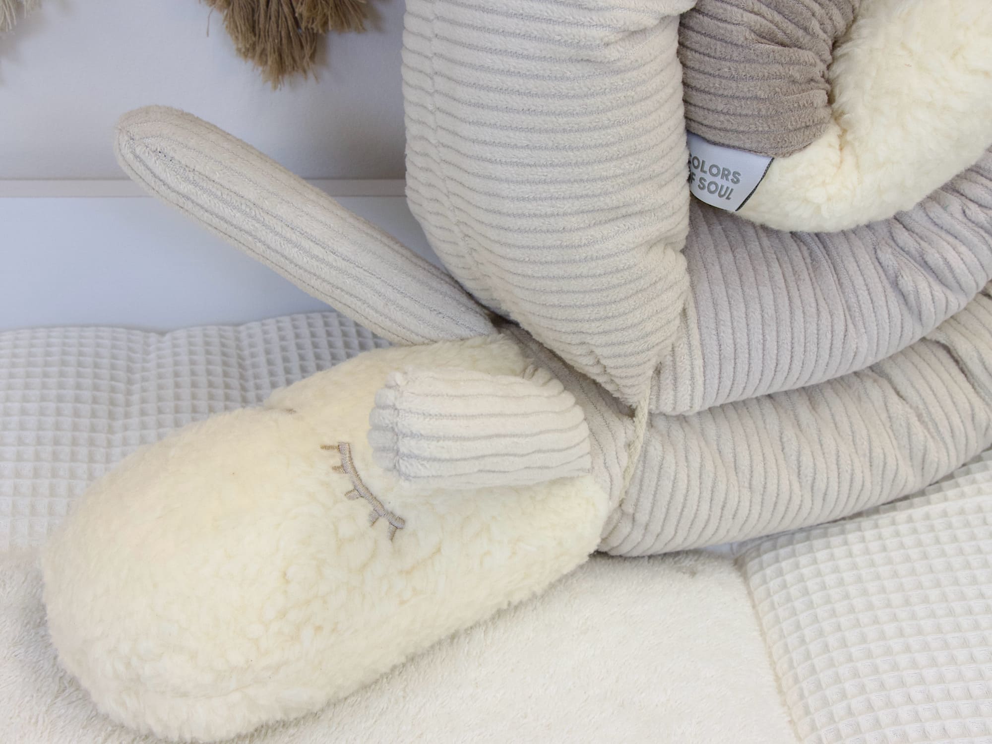Weiche Cord Bettschnecke in Beigetönen mit hochwertiger Verarbeitung
