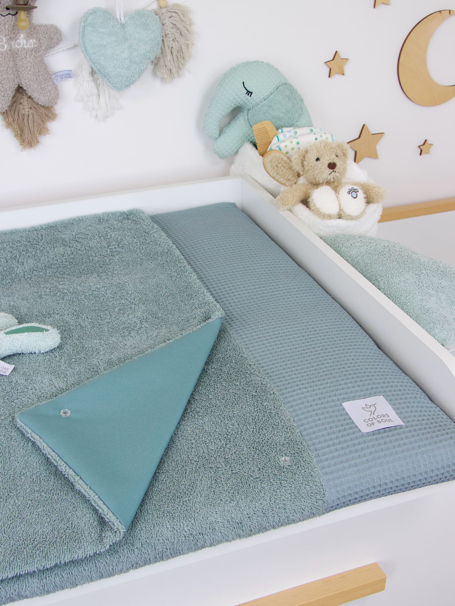 Wickelauflage handmade in Dusty Altmint – sanft & modern