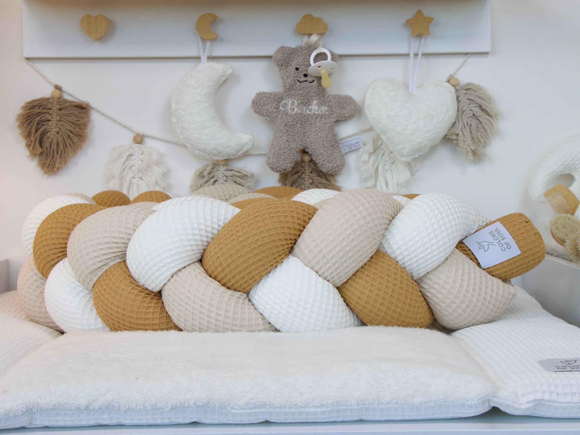 Geflochtene Bettschlange: Waffelpique creme, light sand, karamell