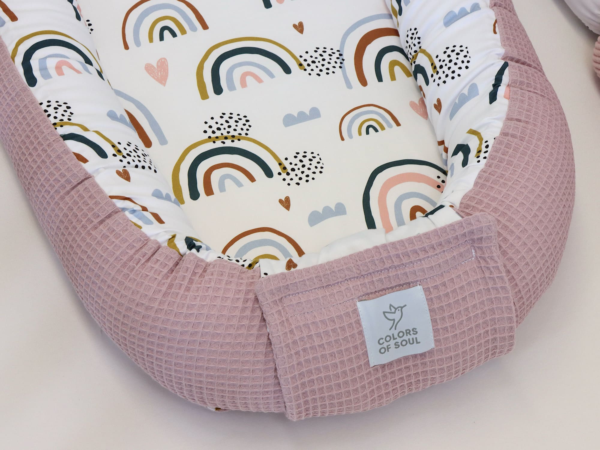 Babynestchen - Regenbogen und Herzen / Waffelpique Altrosa