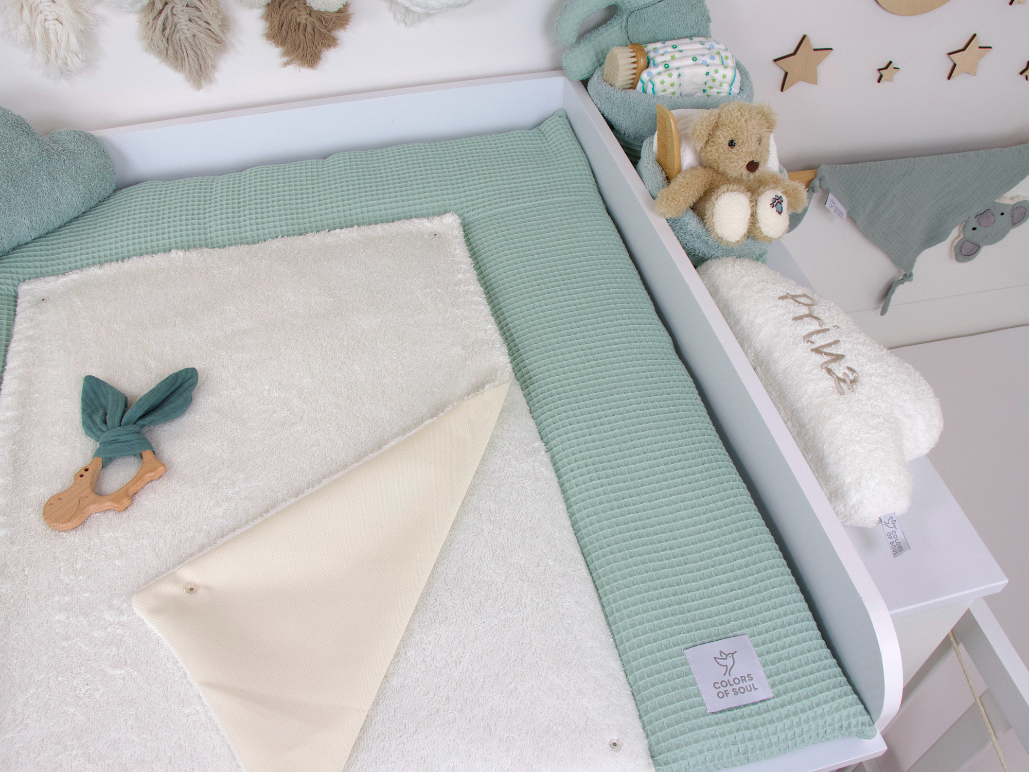 Baby Wickelauflage aus Waffelpique und Frottee in Hellmint und Creme für das Babyzimmer