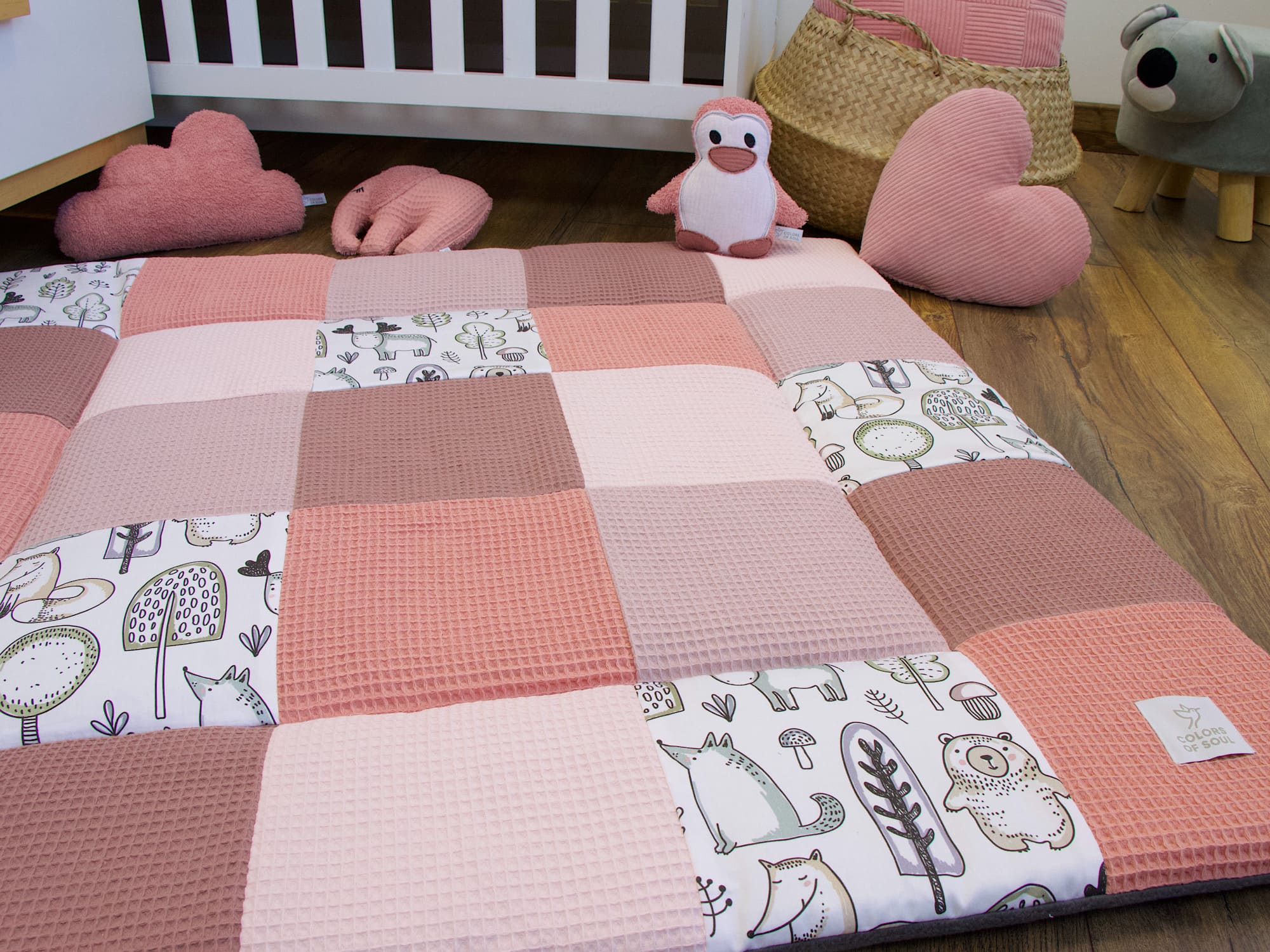 Patchwork Krabbeldecke – Waffelpique rosa / Waldfreunde – mit Liebe zum Detail genäht