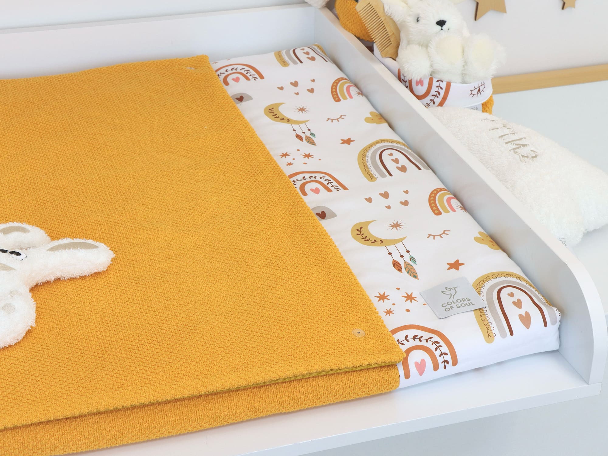 Handgefertigte Wickelauflage mit Inlett – Baby boho Regenbogen / Waffelpique BeBe gelb