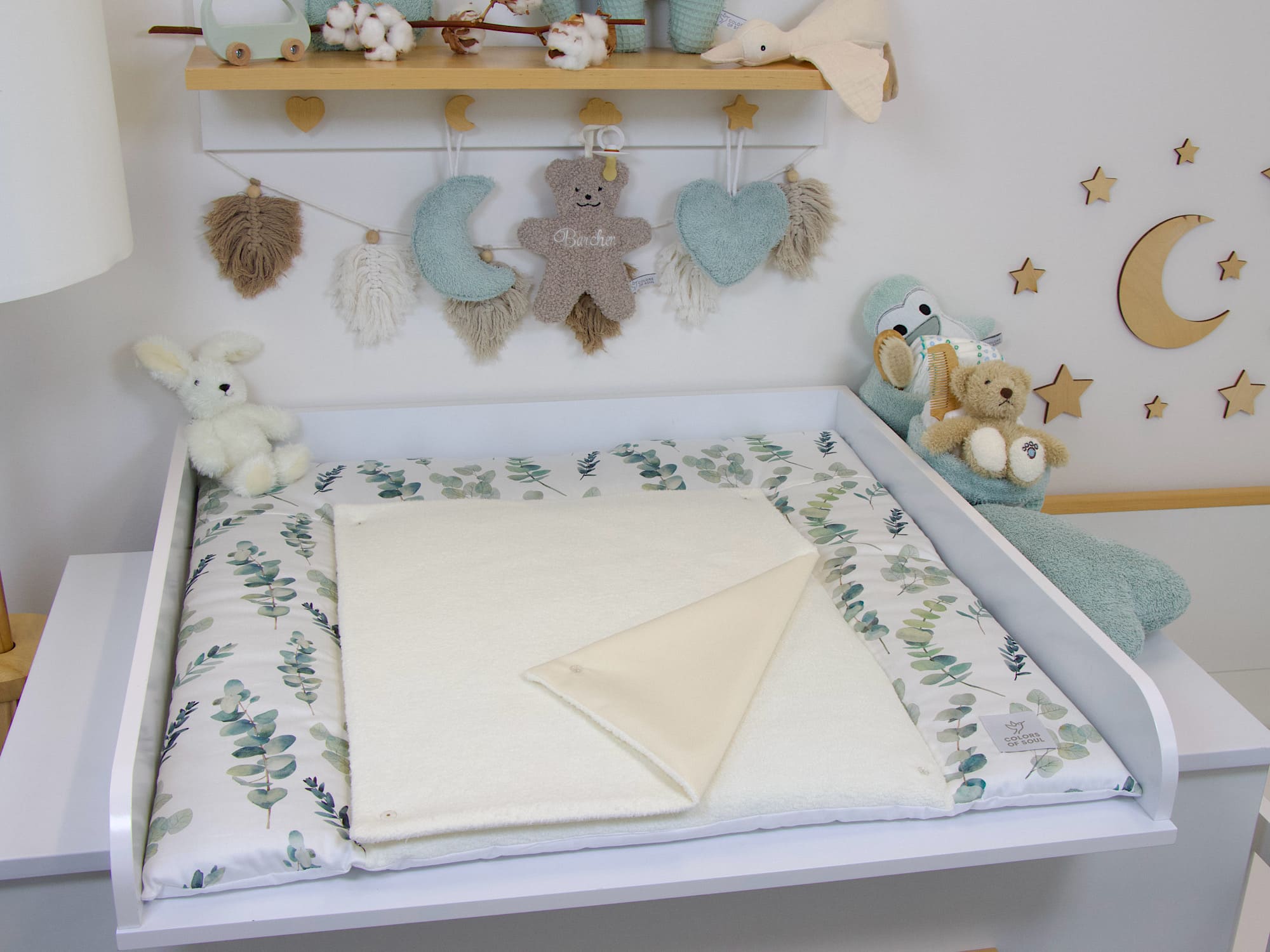 Wickeltischauflage „Eukalyptuszweige Aquarell“ mit weichem Baumwollfleece in Creme