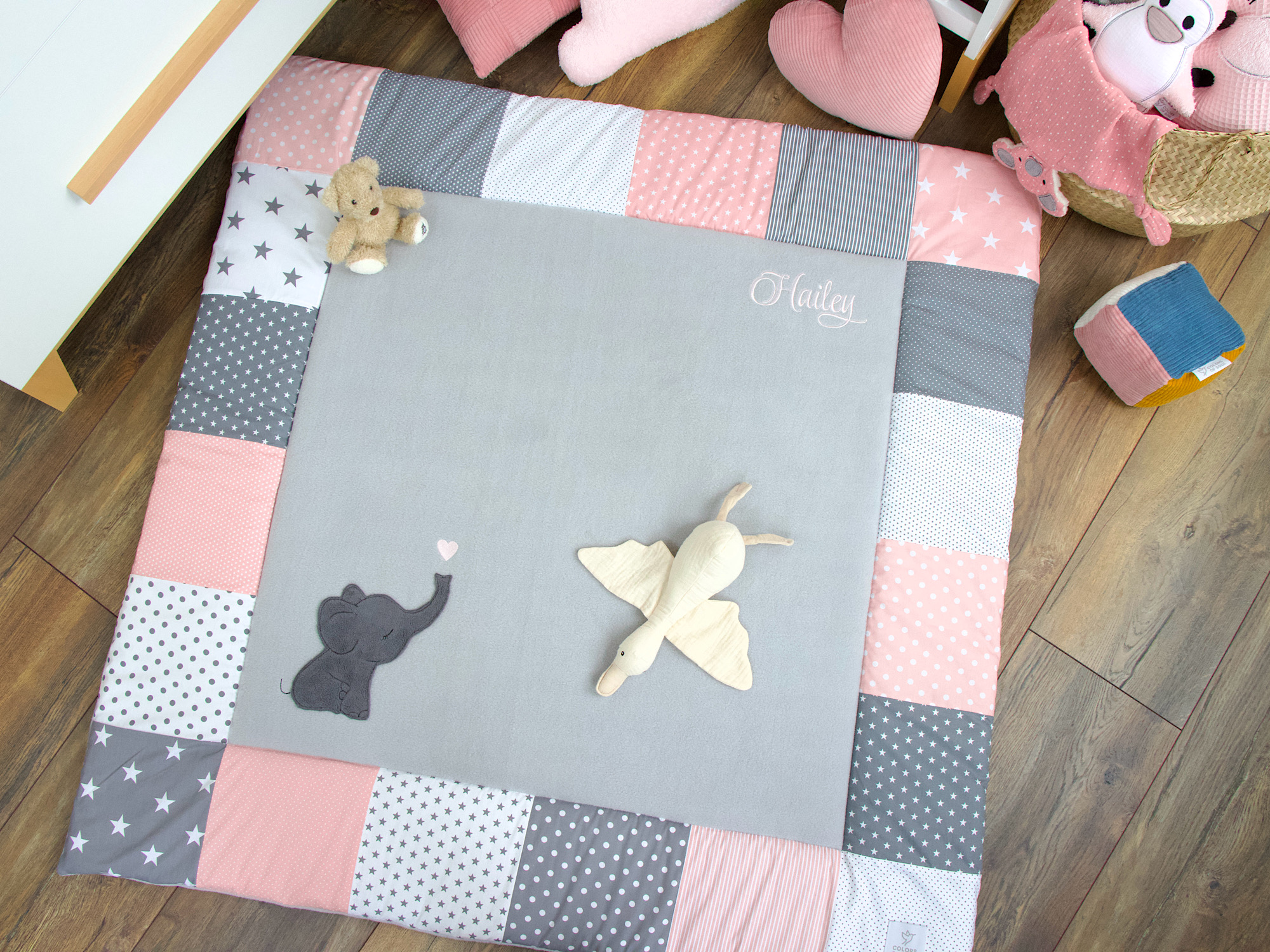 Babydecke Rosa Grau mit personalisierter Bestickung