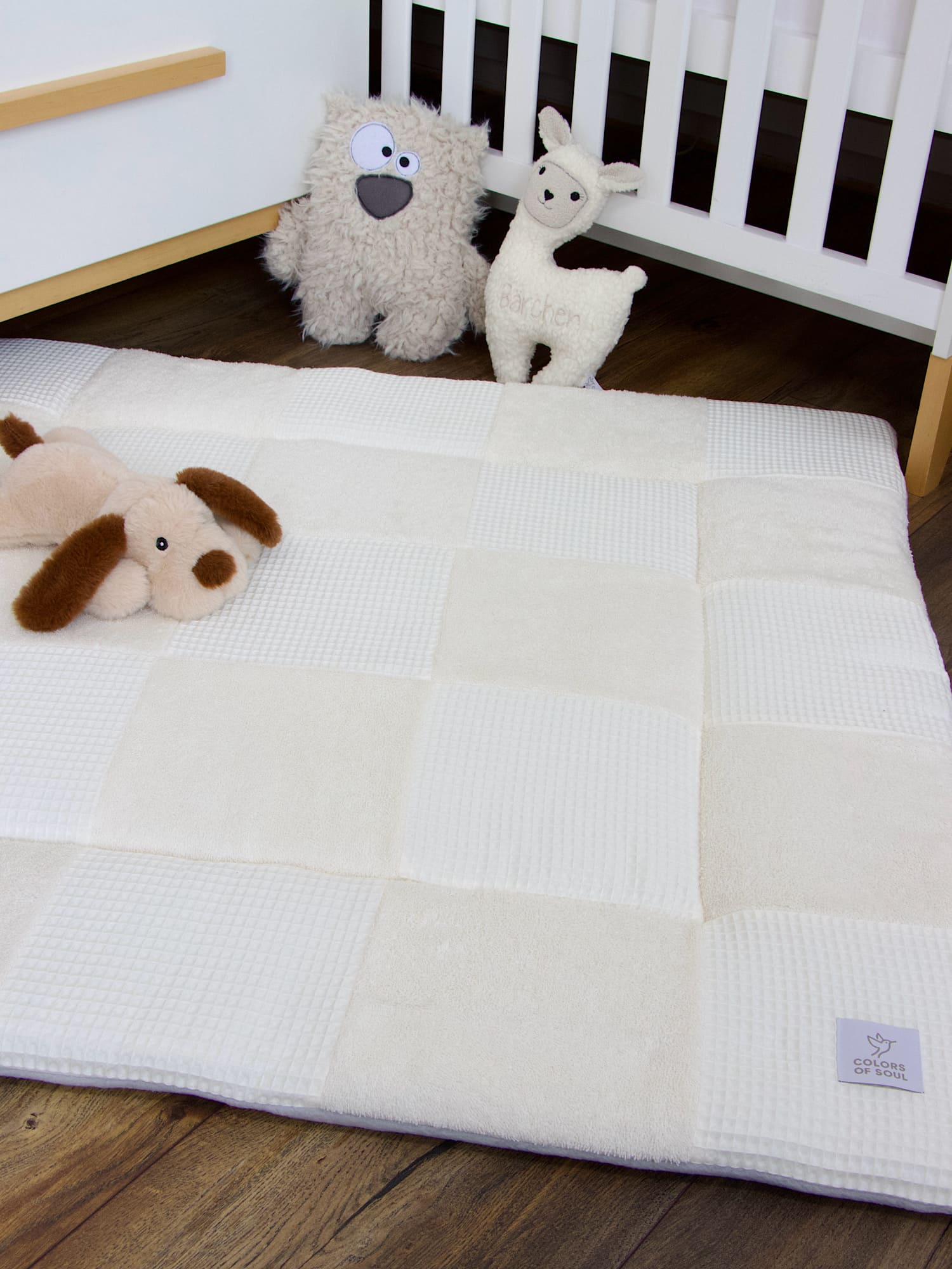 Patchwork Spieldecke für Babys in Creme mit kuscheliger und strukturierter Oberfläche