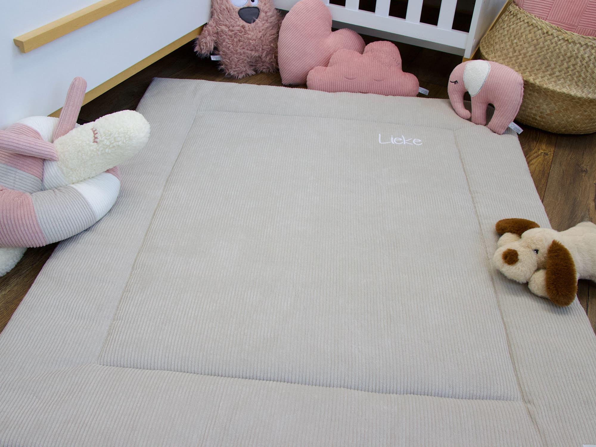 Große Krabbeldecke aus Cord in Hellbeige mit personalisiertem Namen
