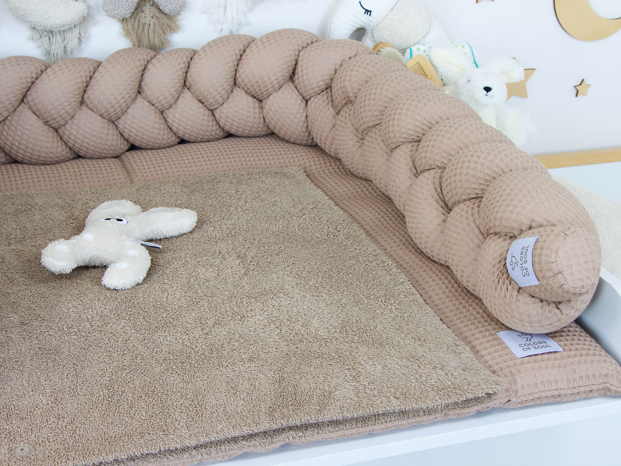 Wickelauflage mit Schlange Braun – Wickeltischauflage Set mit geflochtener Umrandung für Babys Komfort