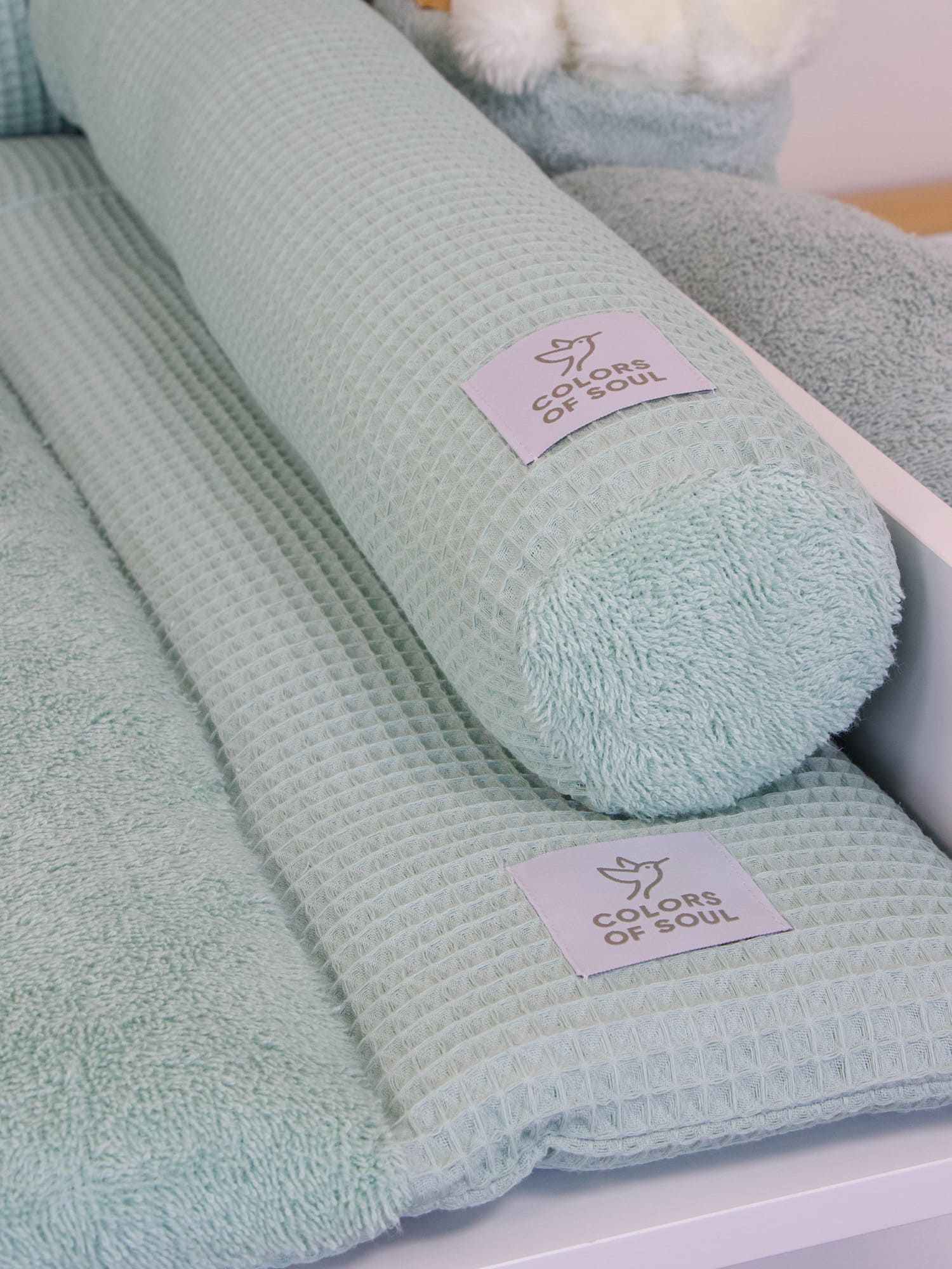 Baby-Set in Hellmint: Wickelauflage mit geflochtener Bettschlange, weich & stilvoll
