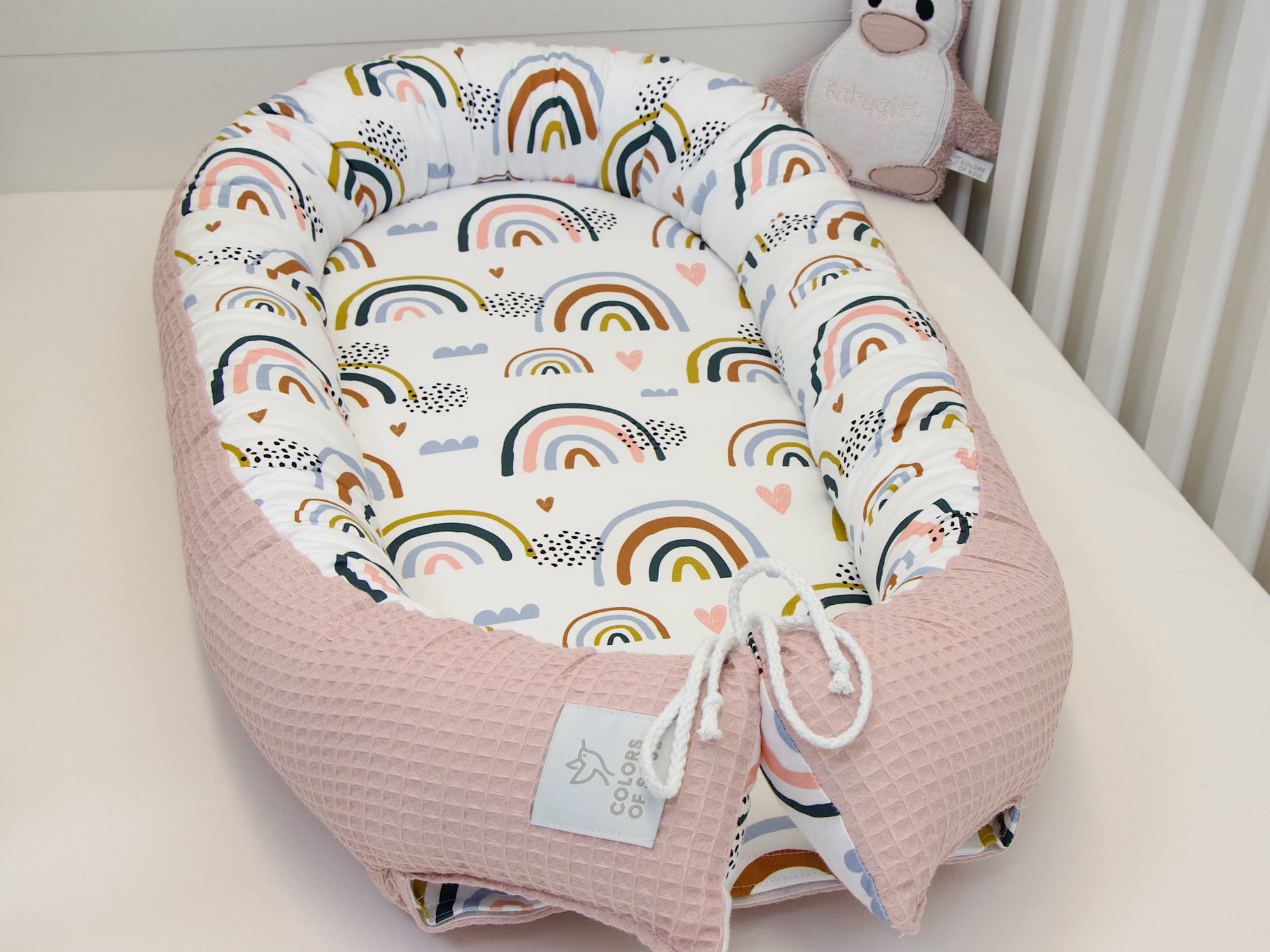 3-er SET - Wickelauflage, Bettschlange, Babynestchen - Regenbogen und Herzen / Waffelpique altrosa