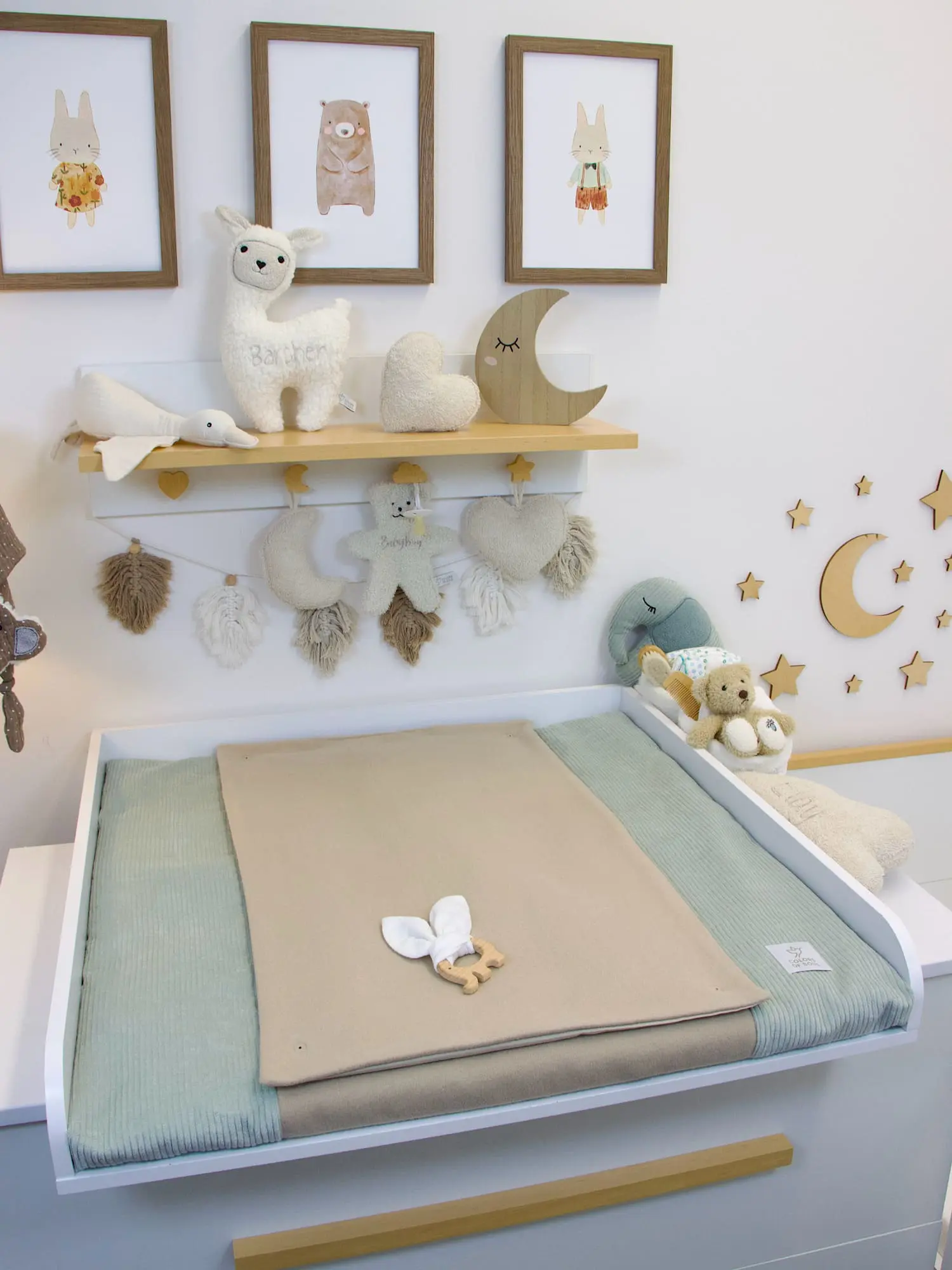 Handgemachte Wickeltischauflage Mint Dunkelbeige mit abnehmbarem Bezug