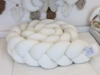 Geflochtene Bettschlange aus Cord in Creme auf Wickelauflage