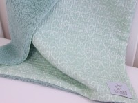 Baby Kuscheldecke mit Namen - Waffelpique Herzen bedruckt hellmint / Teddyplüsch mint