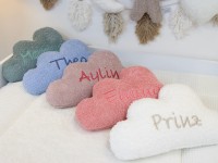 Personalisierte Wolkenkissen aus Frottee – handgefertigt, weich & mit Namensstickerei