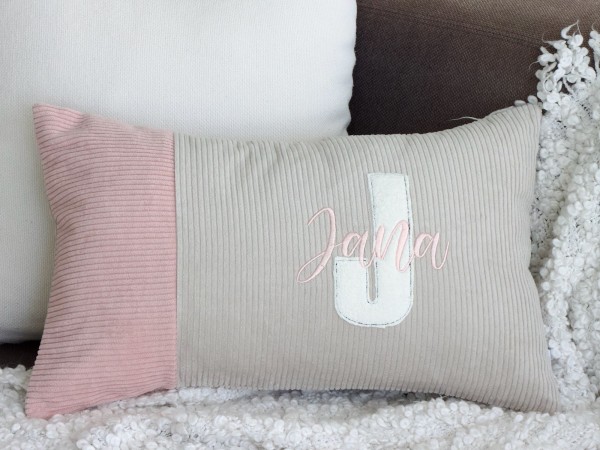 Dekokissen aus Cord mit Initiale J und Name Jana in Altrosa und Hellbeige